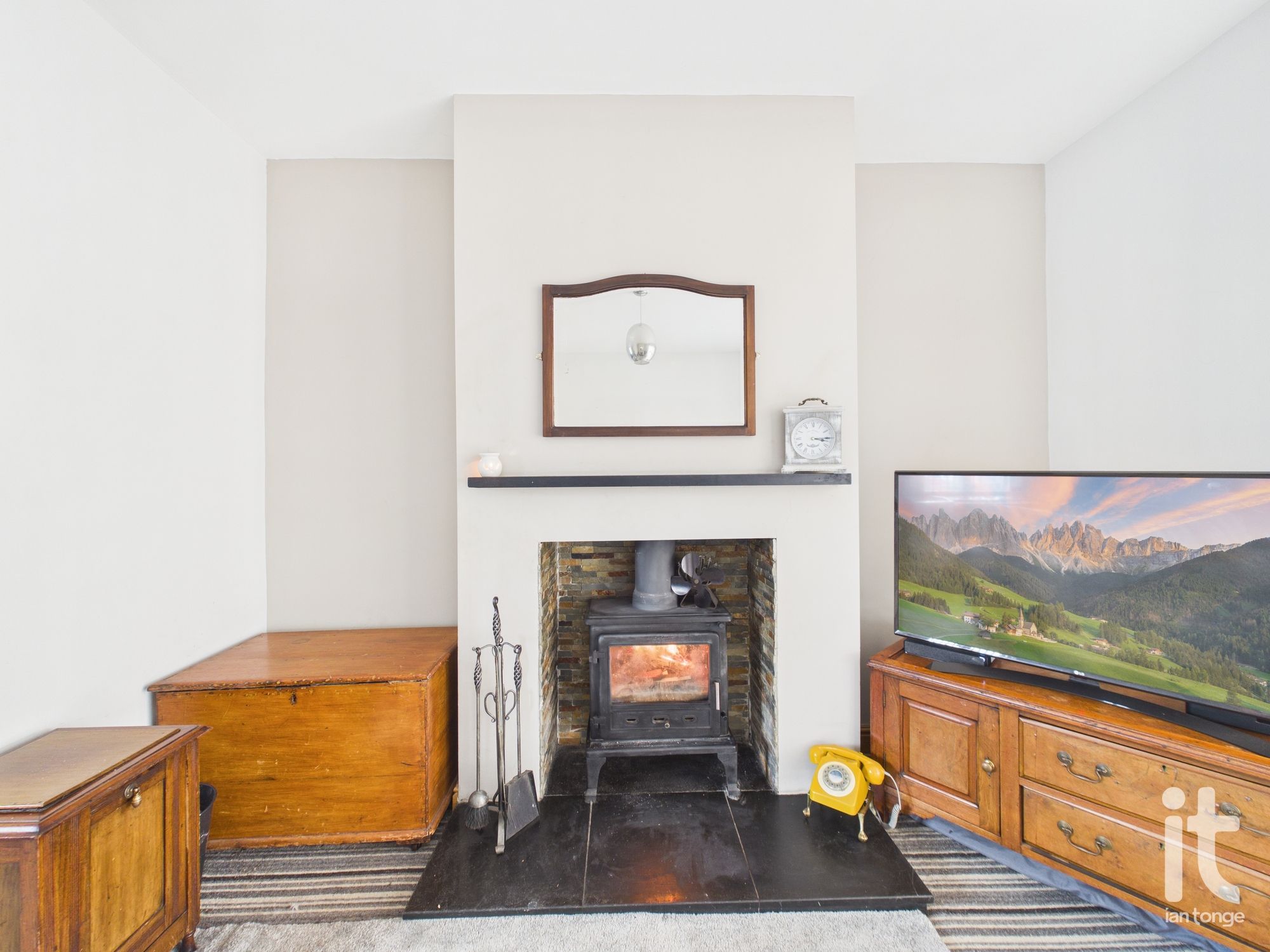 6 bedroom semi-detached house Under Offer in Stockport - Photograph 9.