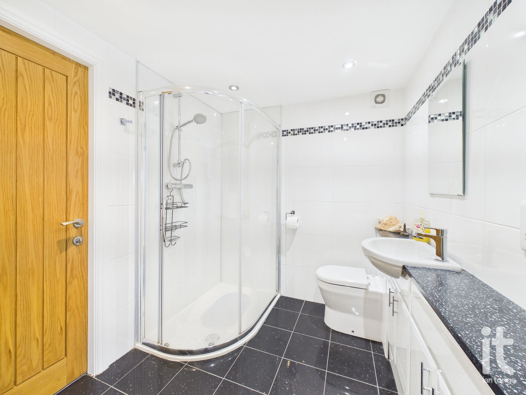 6 bedroom semi-detached house Under Offer in Stockport - Photograph 27.