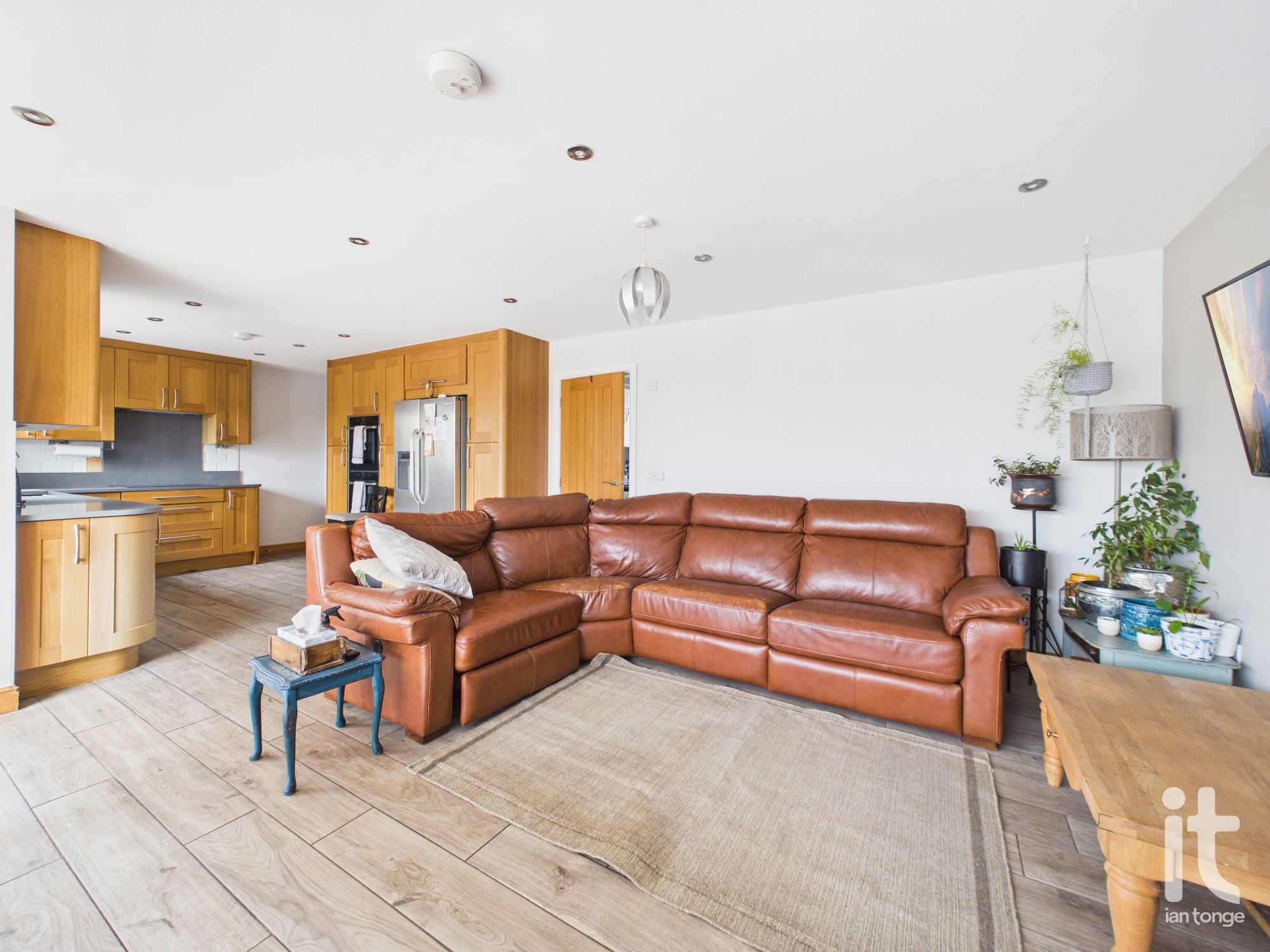 6 bedroom semi-detached house Under Offer in Stockport - Photograph 17.