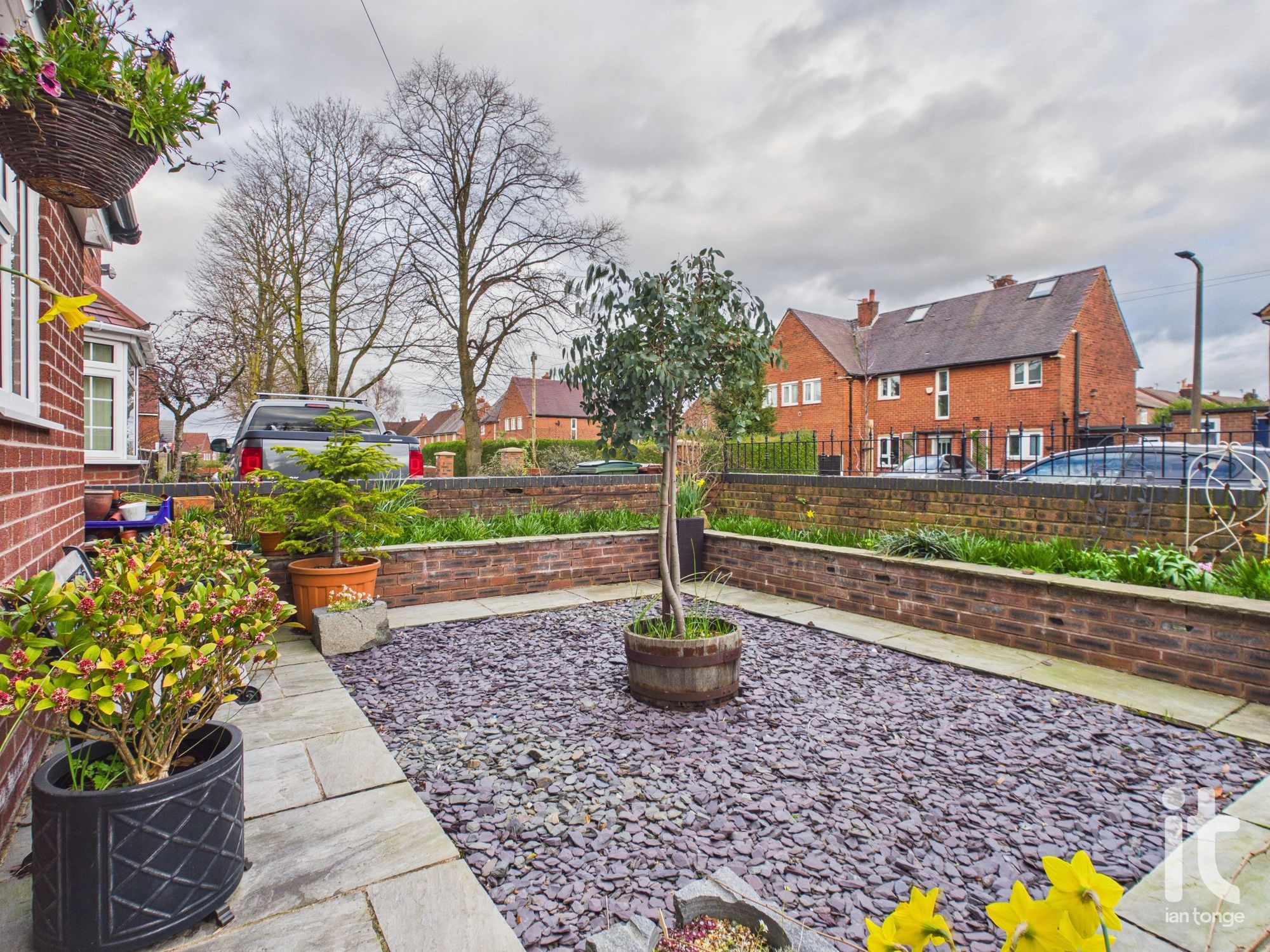 6 bedroom semi-detached house Under Offer in Stockport - Photograph 44.