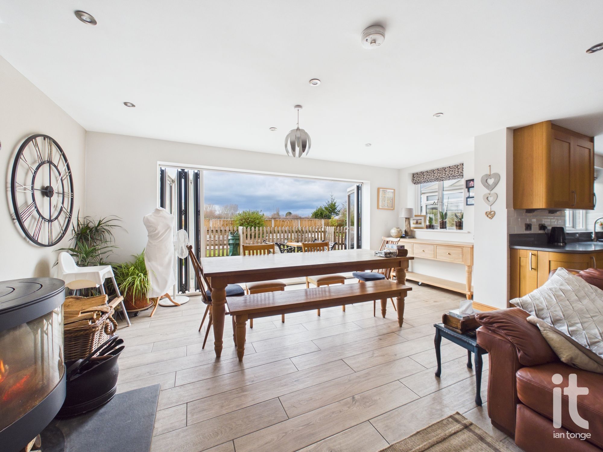 6 bedroom semi-detached house Under Offer in Stockport - Photograph 13.