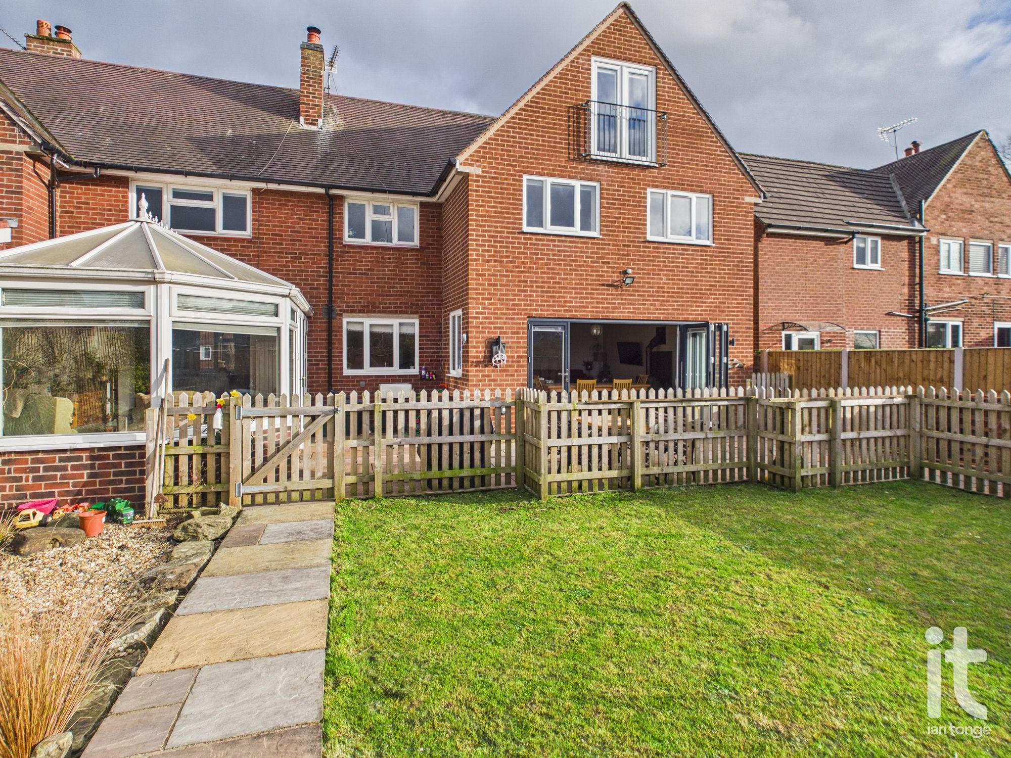 6 bedroom semi-detached house Under Offer in Stockport - Photograph 42.