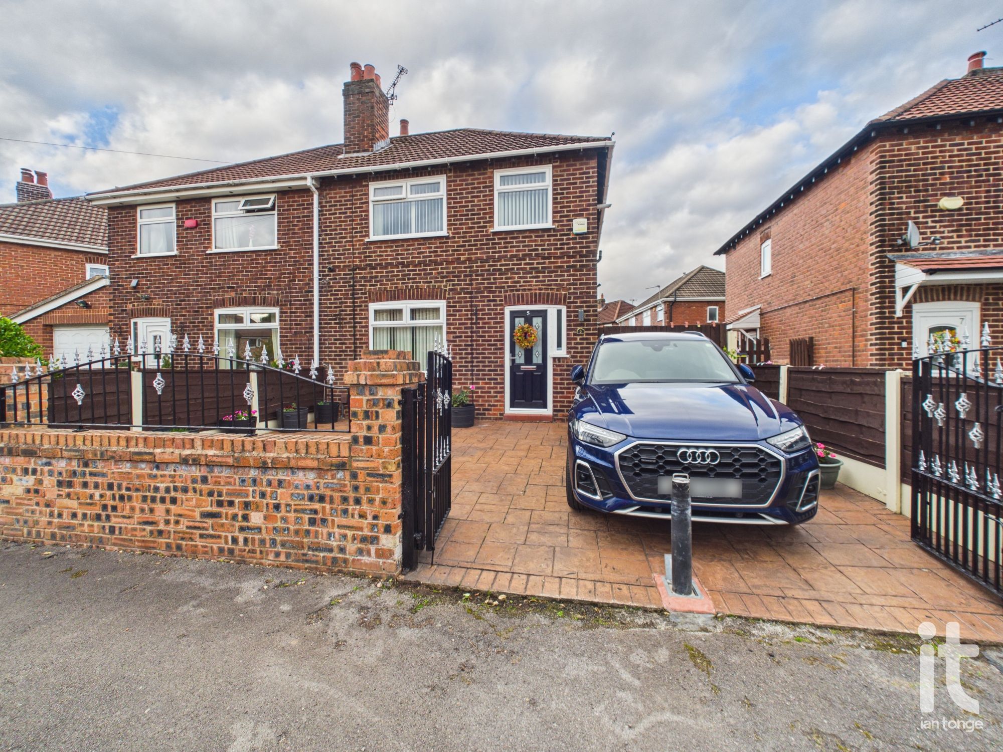 3 bedroom semi-detached house For Sale in Stockport - Photograph 31.