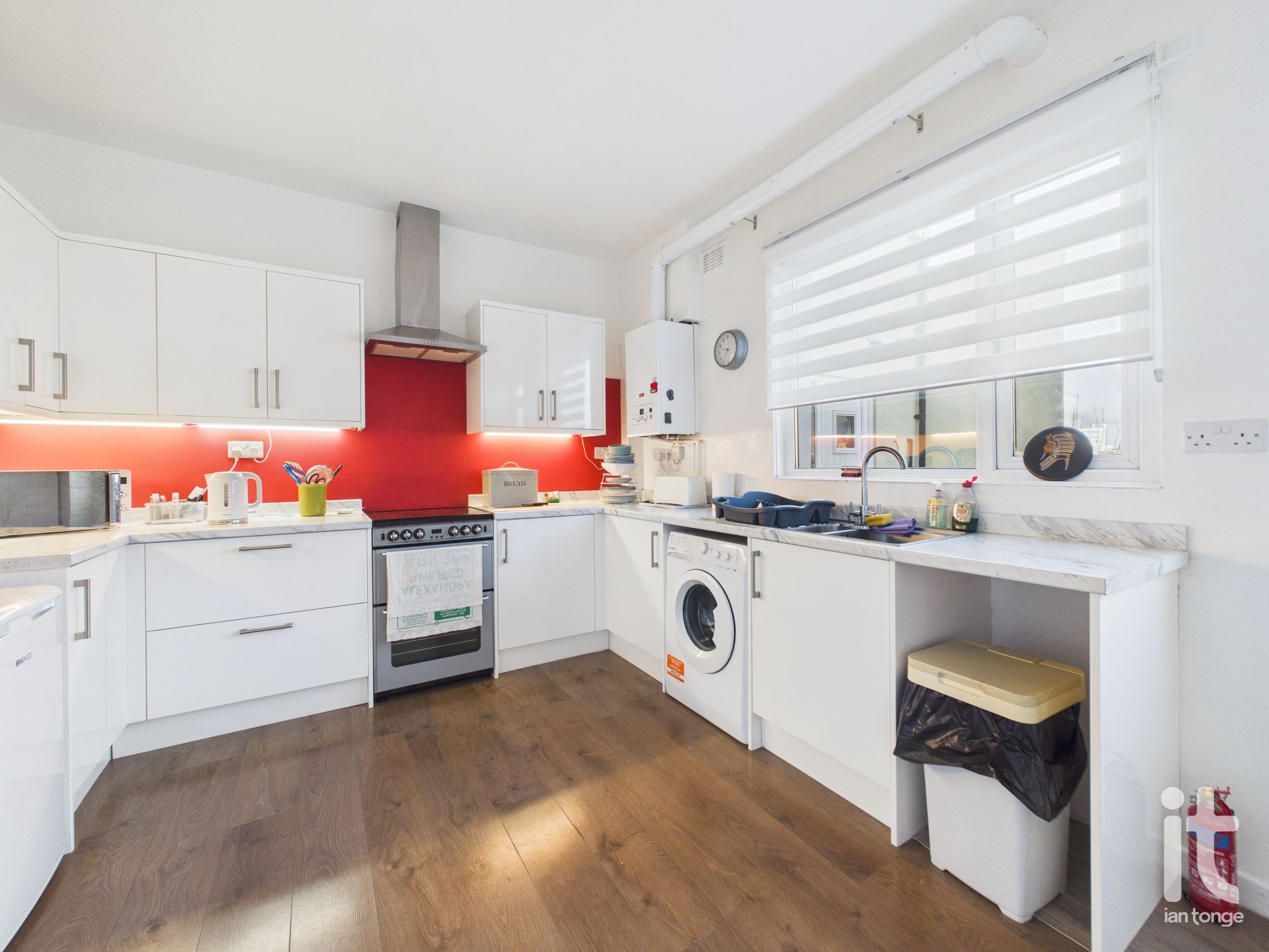 3 bedroom end terraced house Under Offer in Stockport - Photograph 4.
