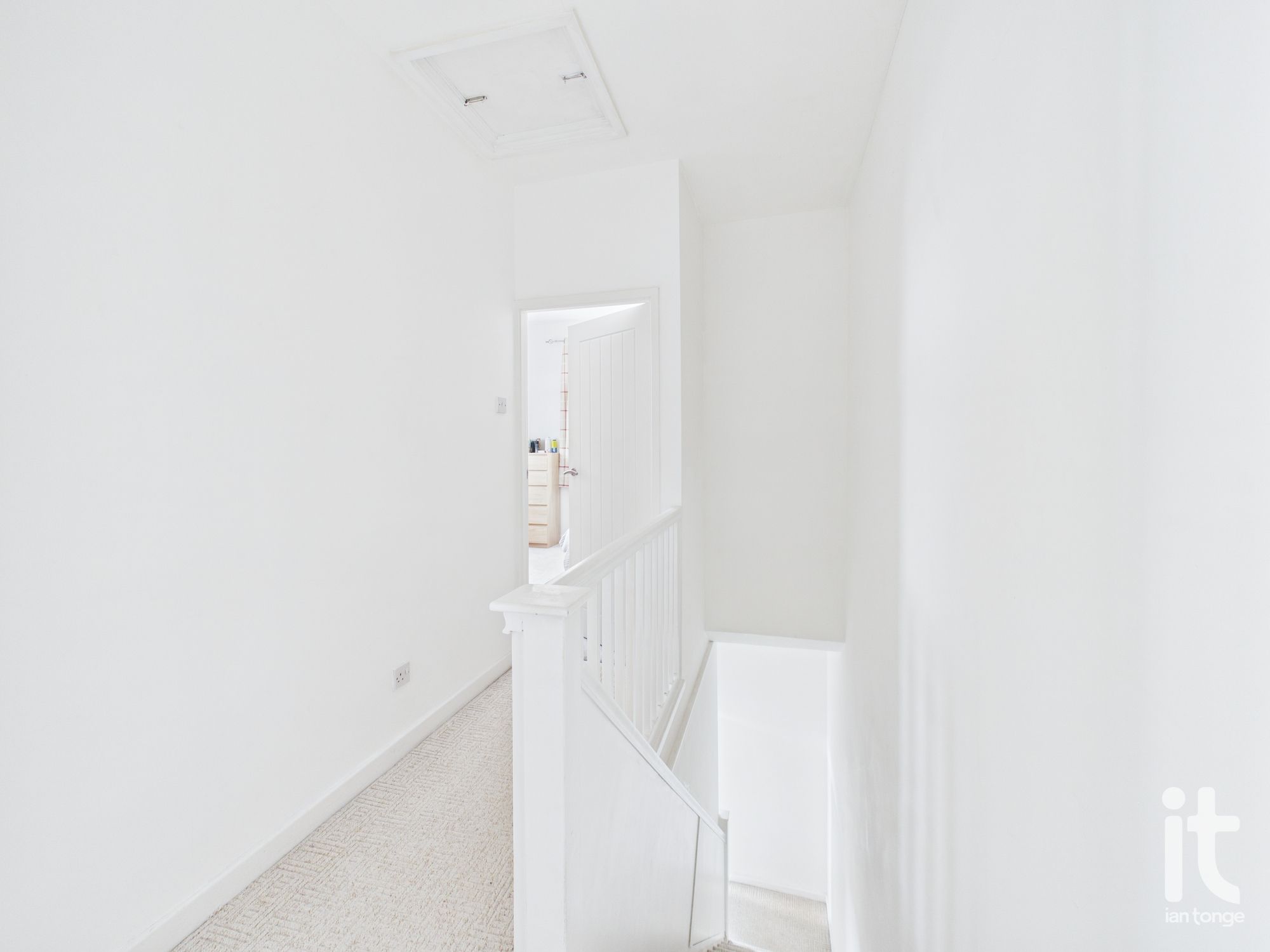 3 bedroom end terraced house Under Offer in Stockport - Photograph 12.