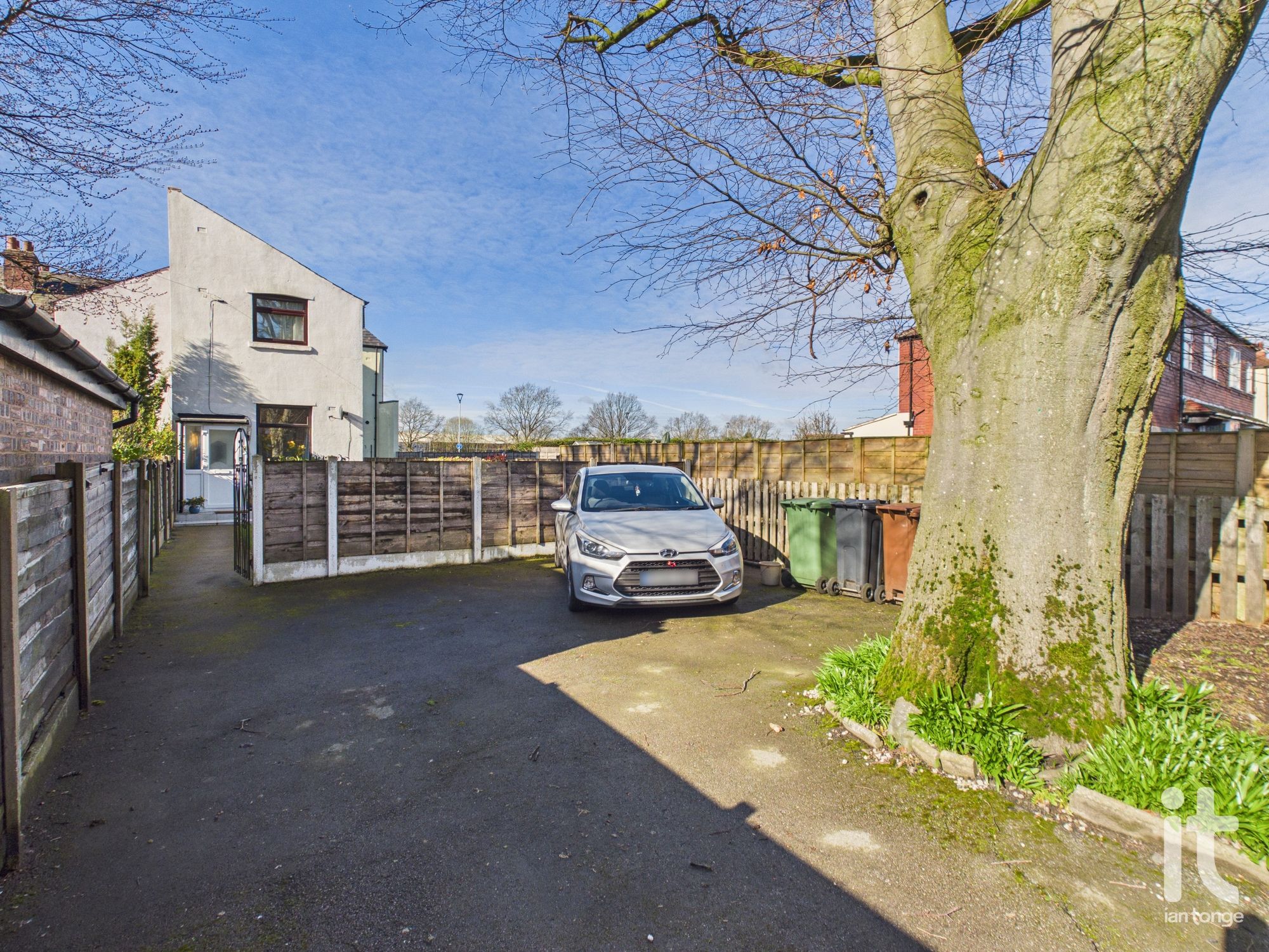 3 bedroom end terraced house Under Offer in Stockport - Photograph 5.