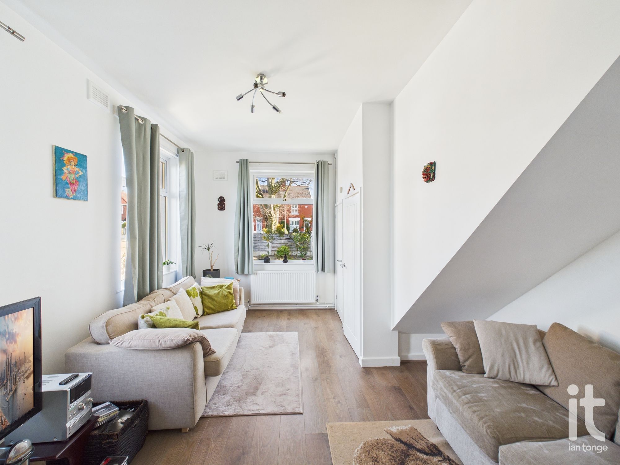 3 bedroom end terraced house Under Offer in Stockport - Photograph 2.