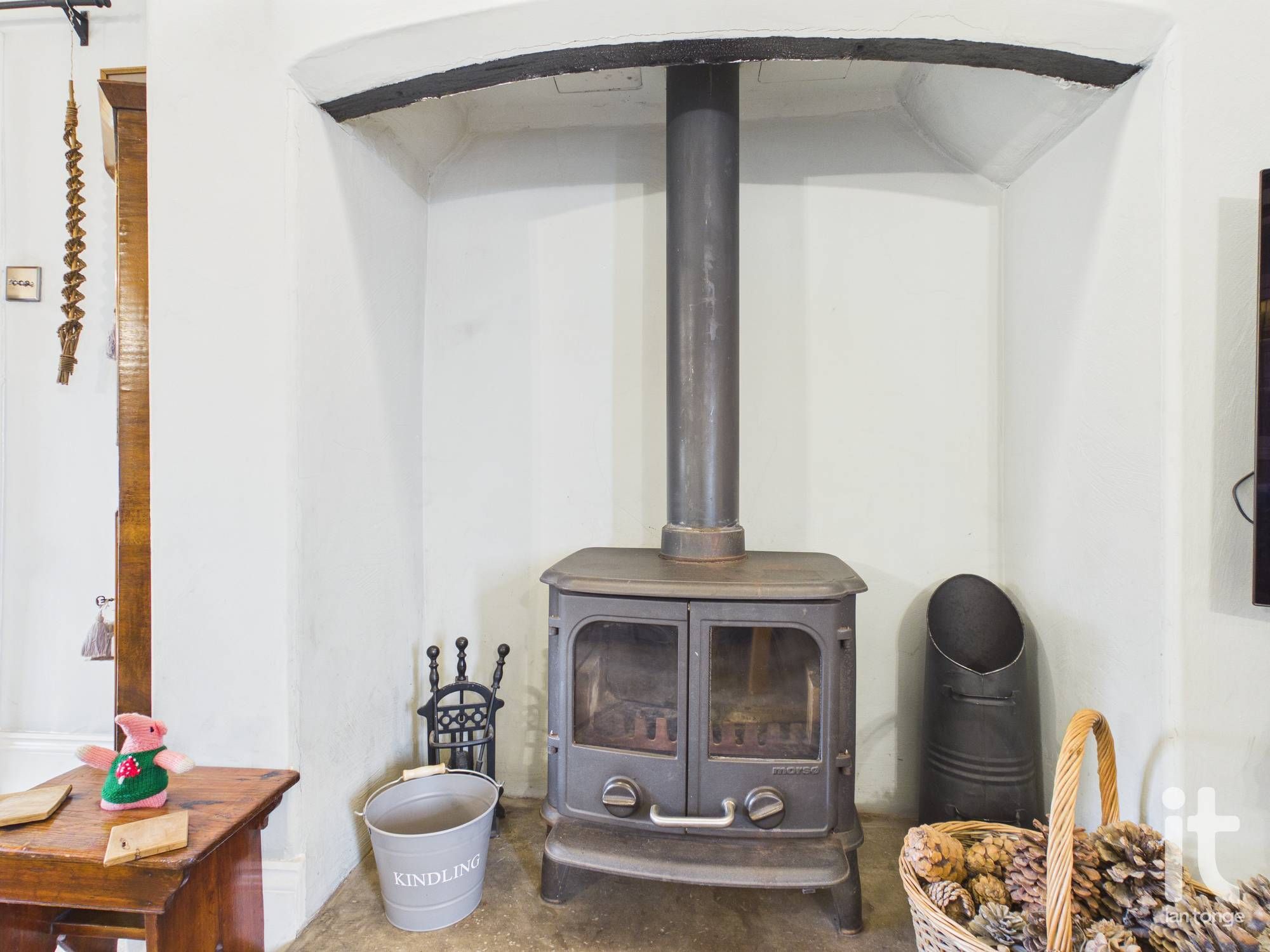 3 bedroom mid terraced house For Sale in Stockport - Photograph 6.