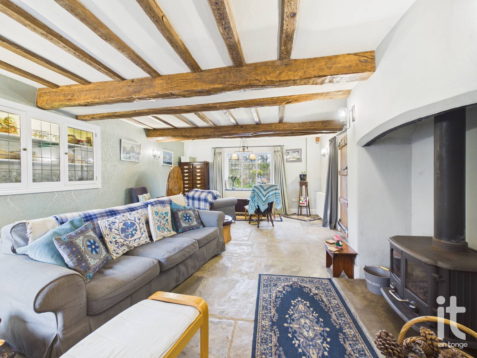 3 bedroom mid terraced house For Sale in Stockport - Photograph 4.