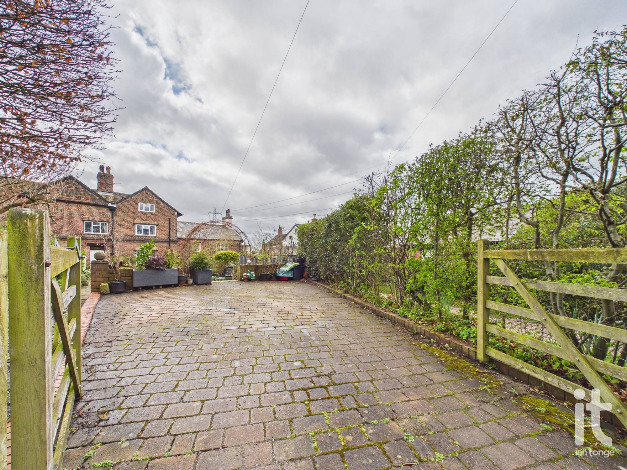 3 bedroom mid terraced house For Sale in Stockport - Photograph 21.