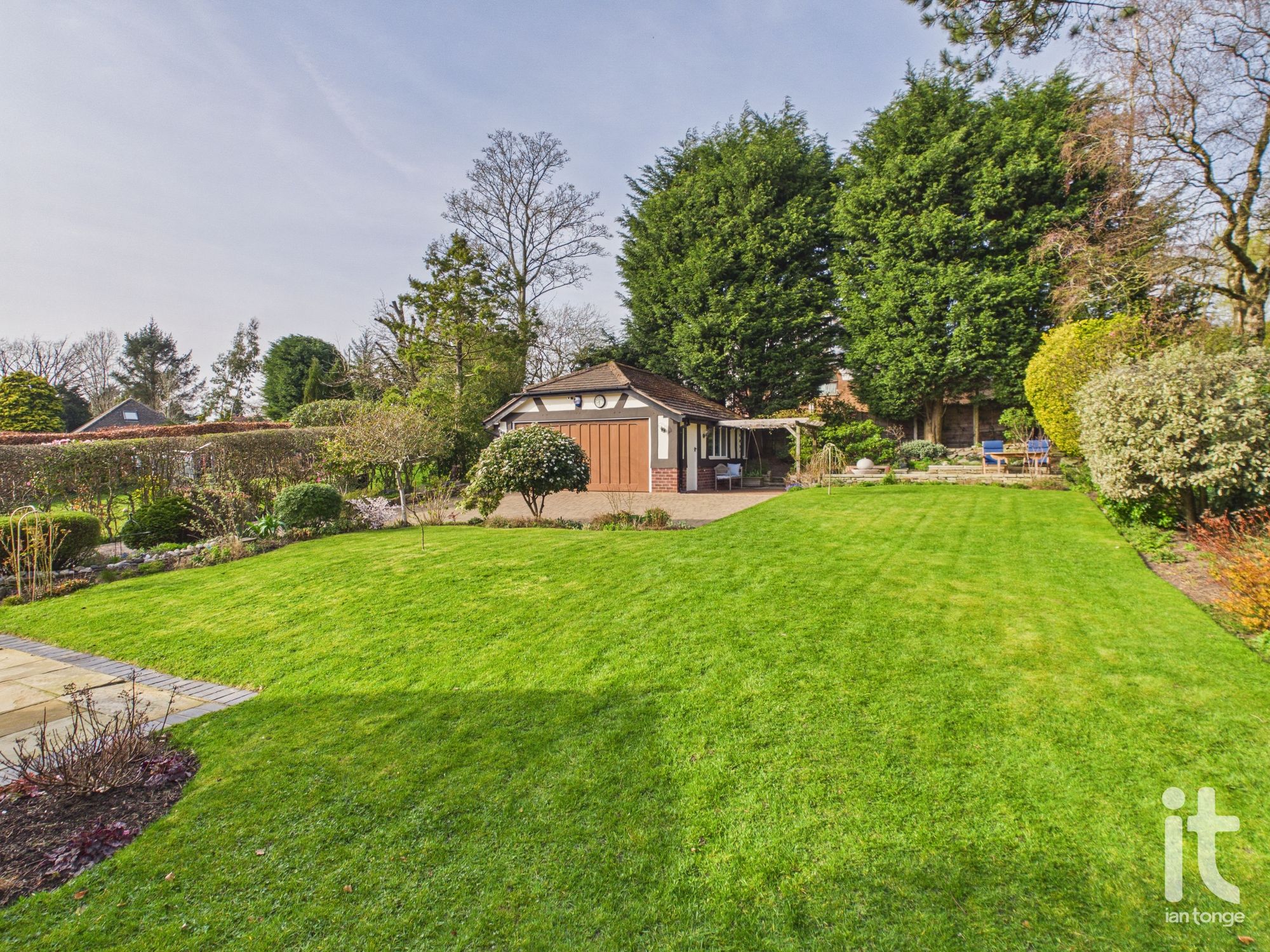 4 bedroom detached house For Sale in Stockport - Photograph 29.