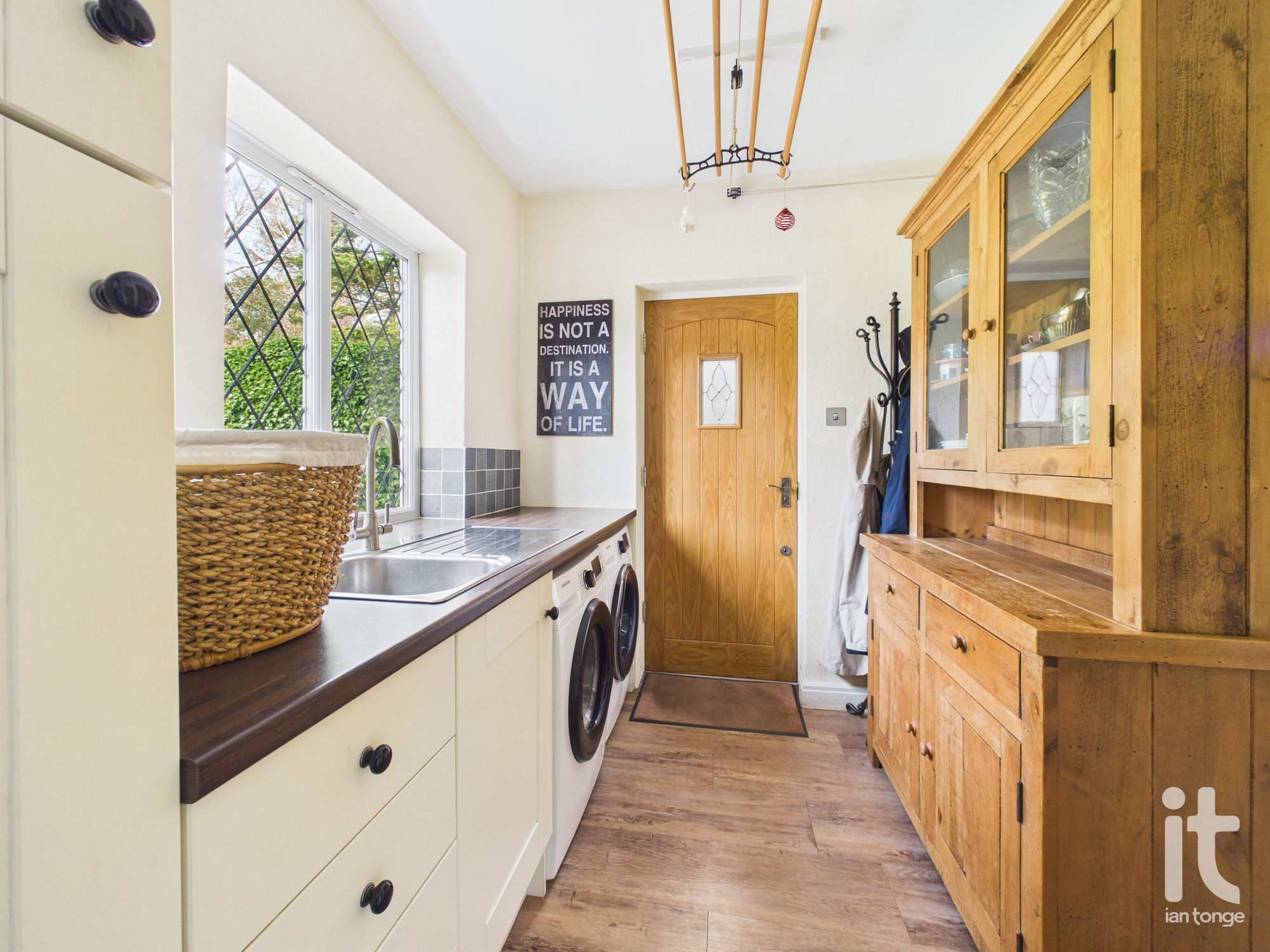 4 bedroom detached house For Sale in Stockport - Photograph 20.