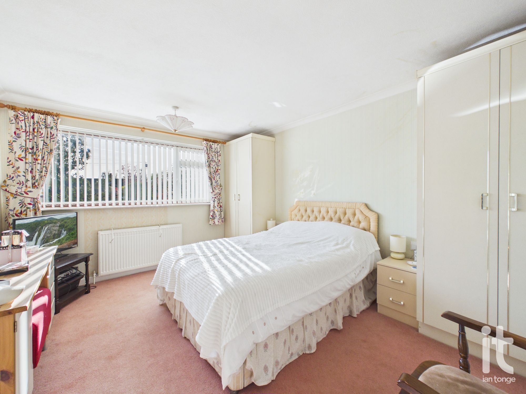 3 bedroom link detached house Under Offer in Stockport - Photograph 13.
