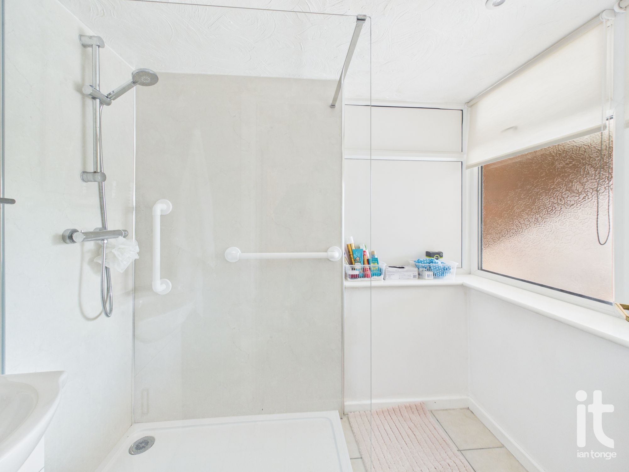 3 bedroom link detached house Under Offer in Stockport - Photograph 6.