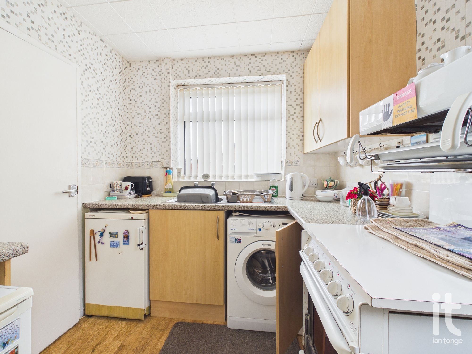 3 bedroom semi-detached house Under Offer in Stockport - Photograph 8.