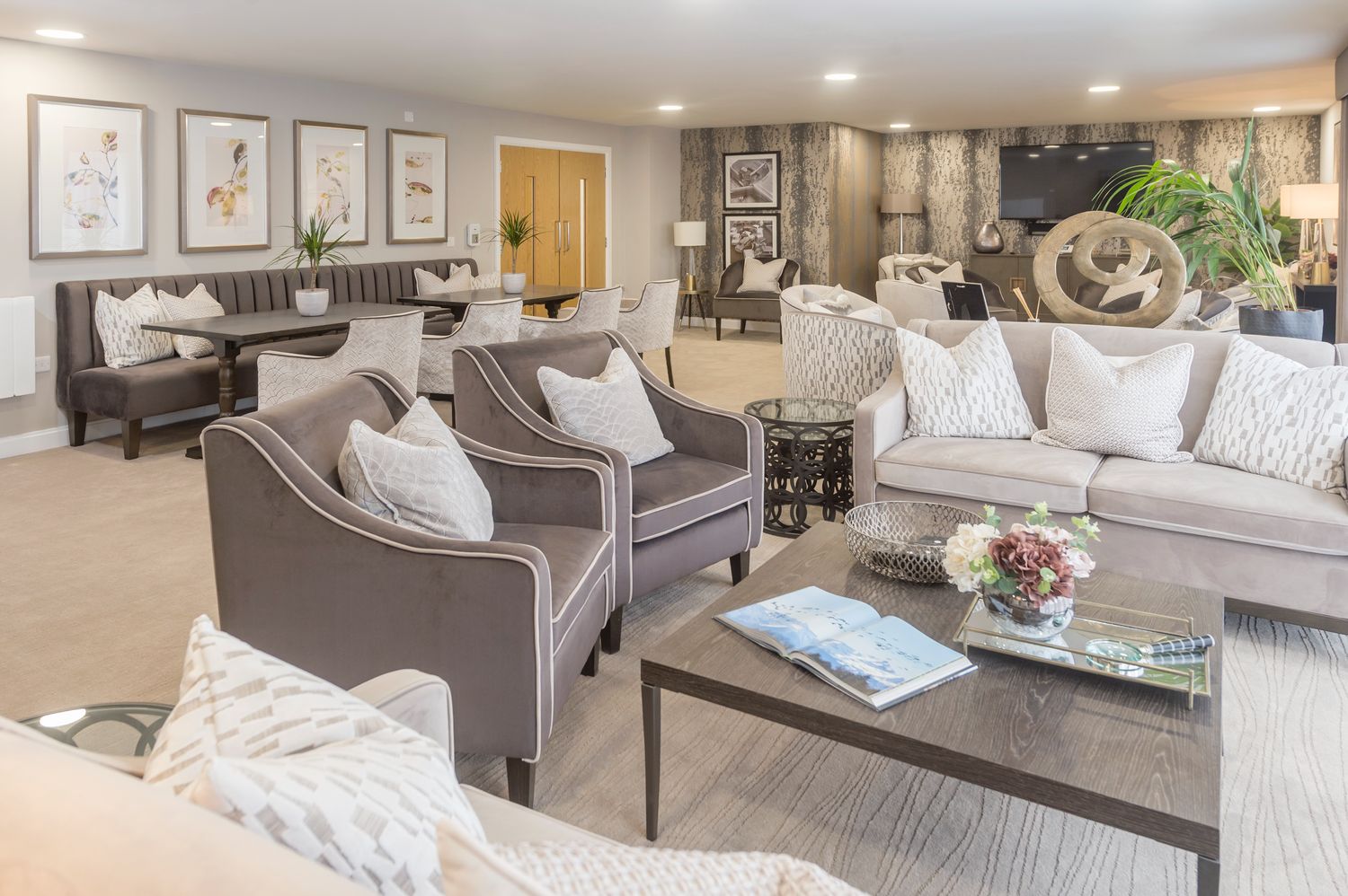 2 bedroom apartment flat/apartment To Let in Stockport - Communal.