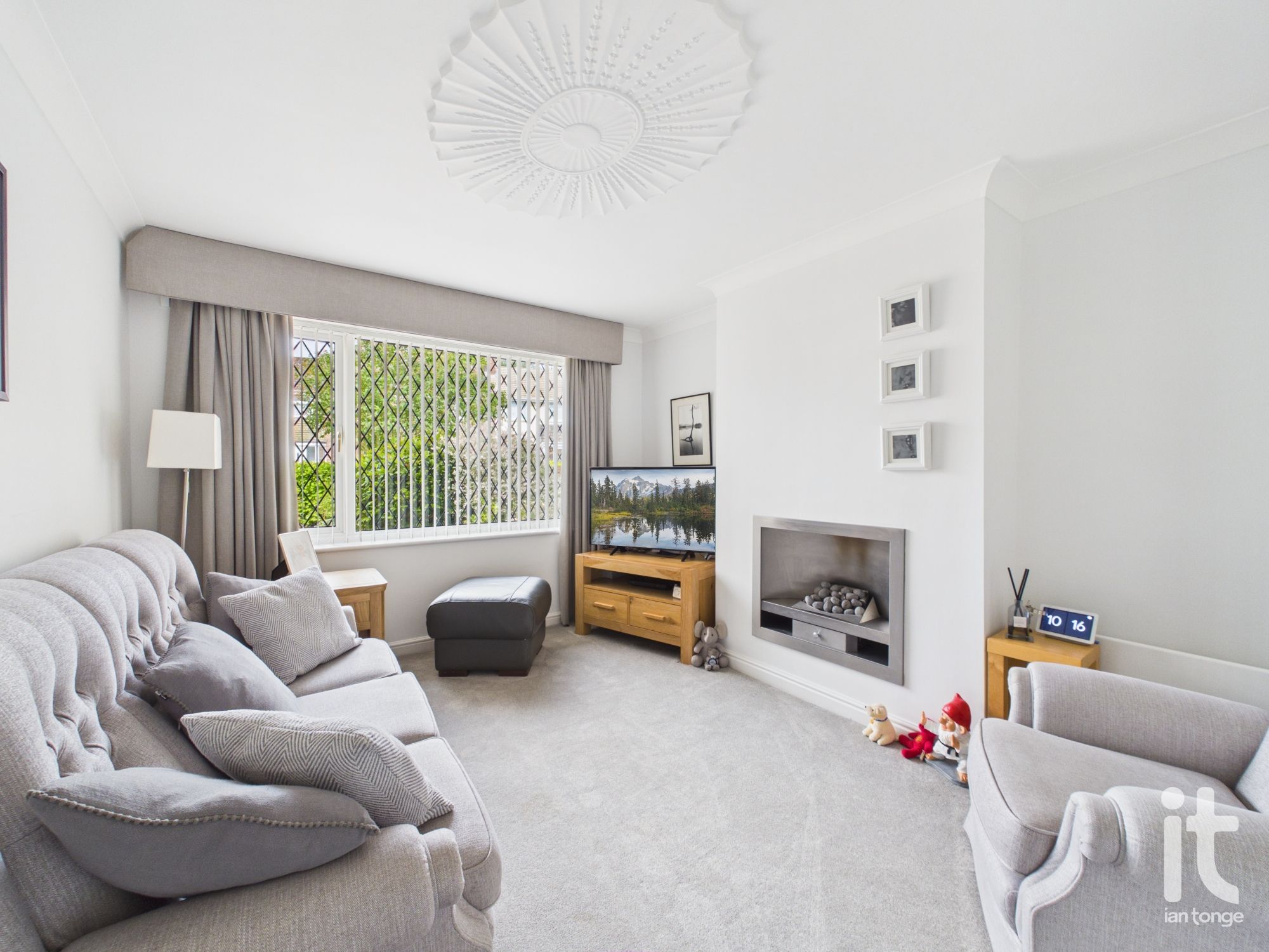 4 bedroom semi-detached house For Sale in Stockport - Photograph 8.