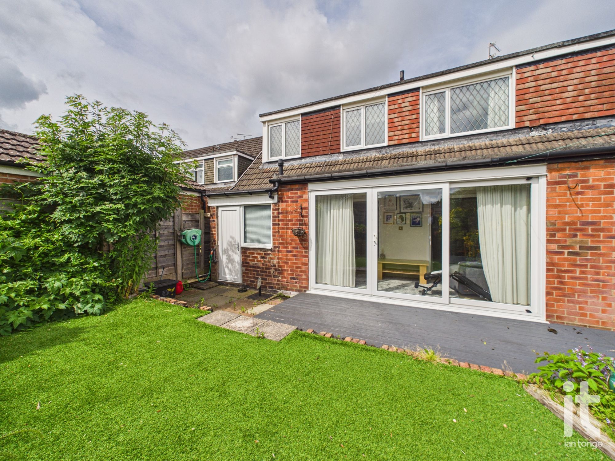 4 bedroom semi-detached house For Sale in Stockport - Photograph 26.