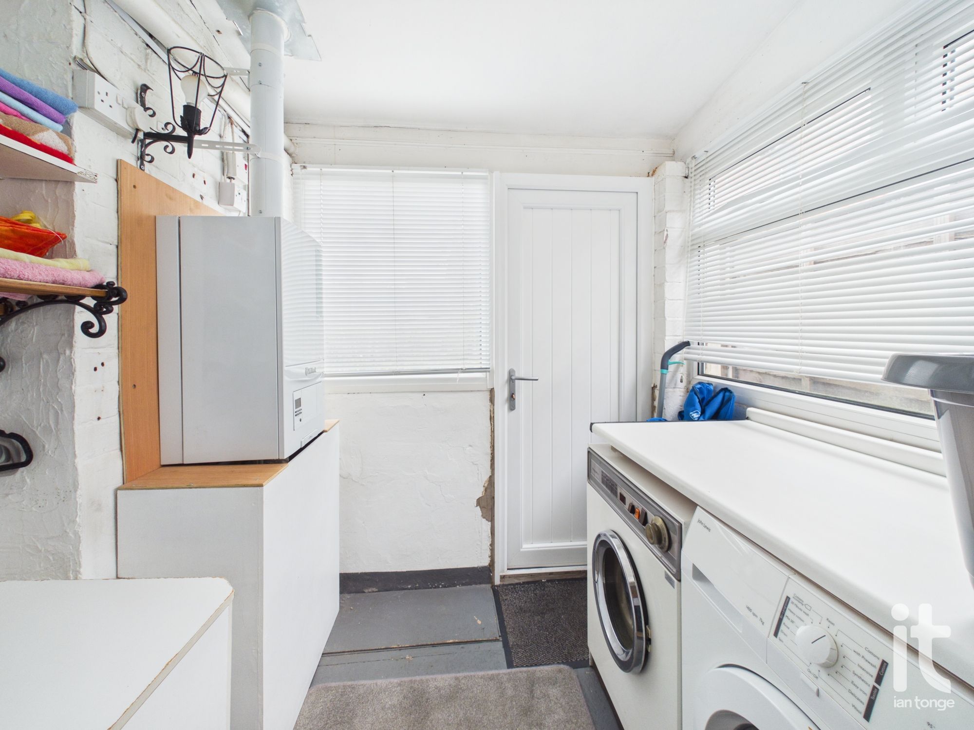 4 bedroom semi-detached house For Sale in Stockport - Photograph 16.