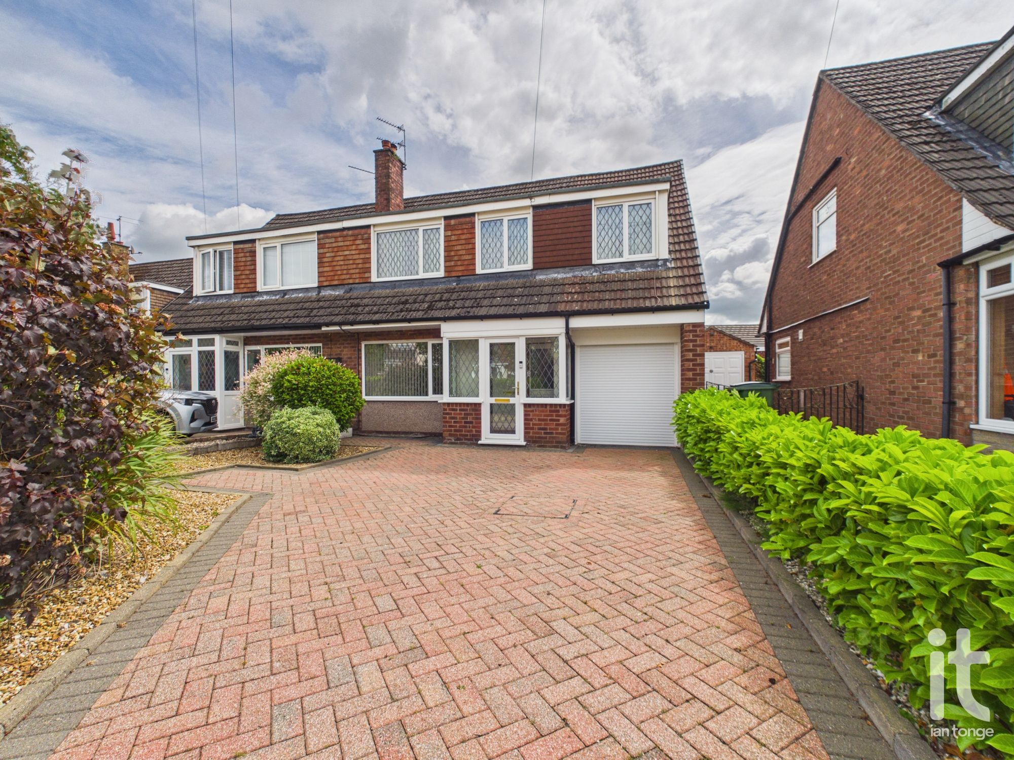 4 bedroom semi-detached house For Sale in Stockport - Property photograph.