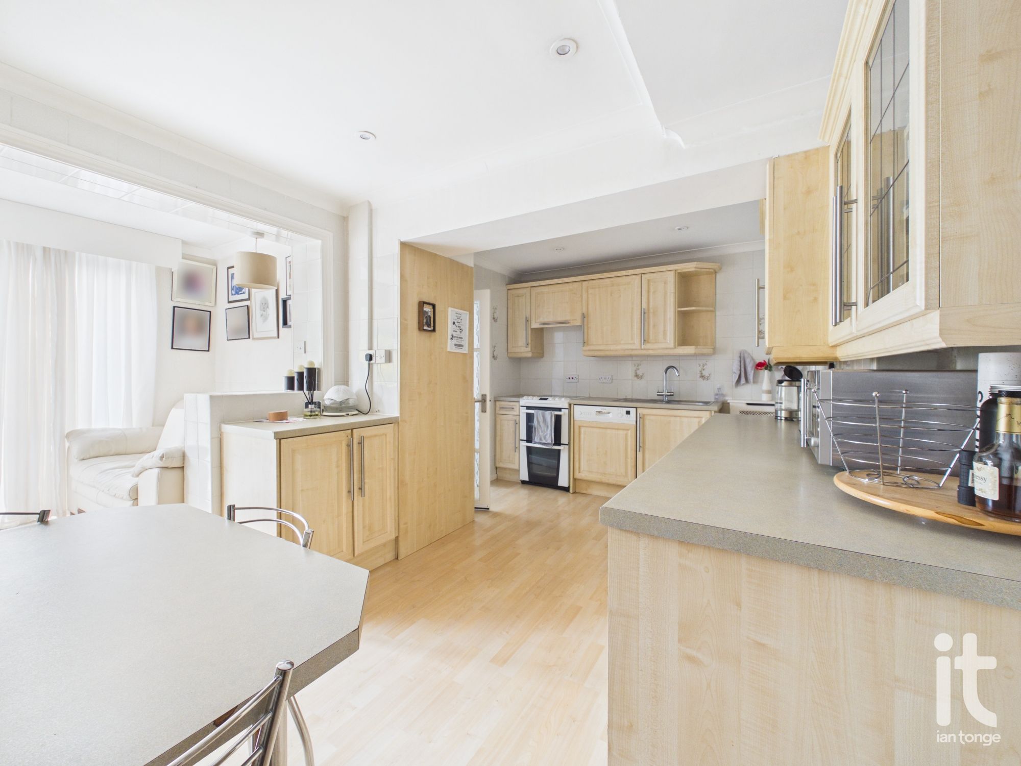 4 bedroom semi-detached house For Sale in Stockport - Property photograph.