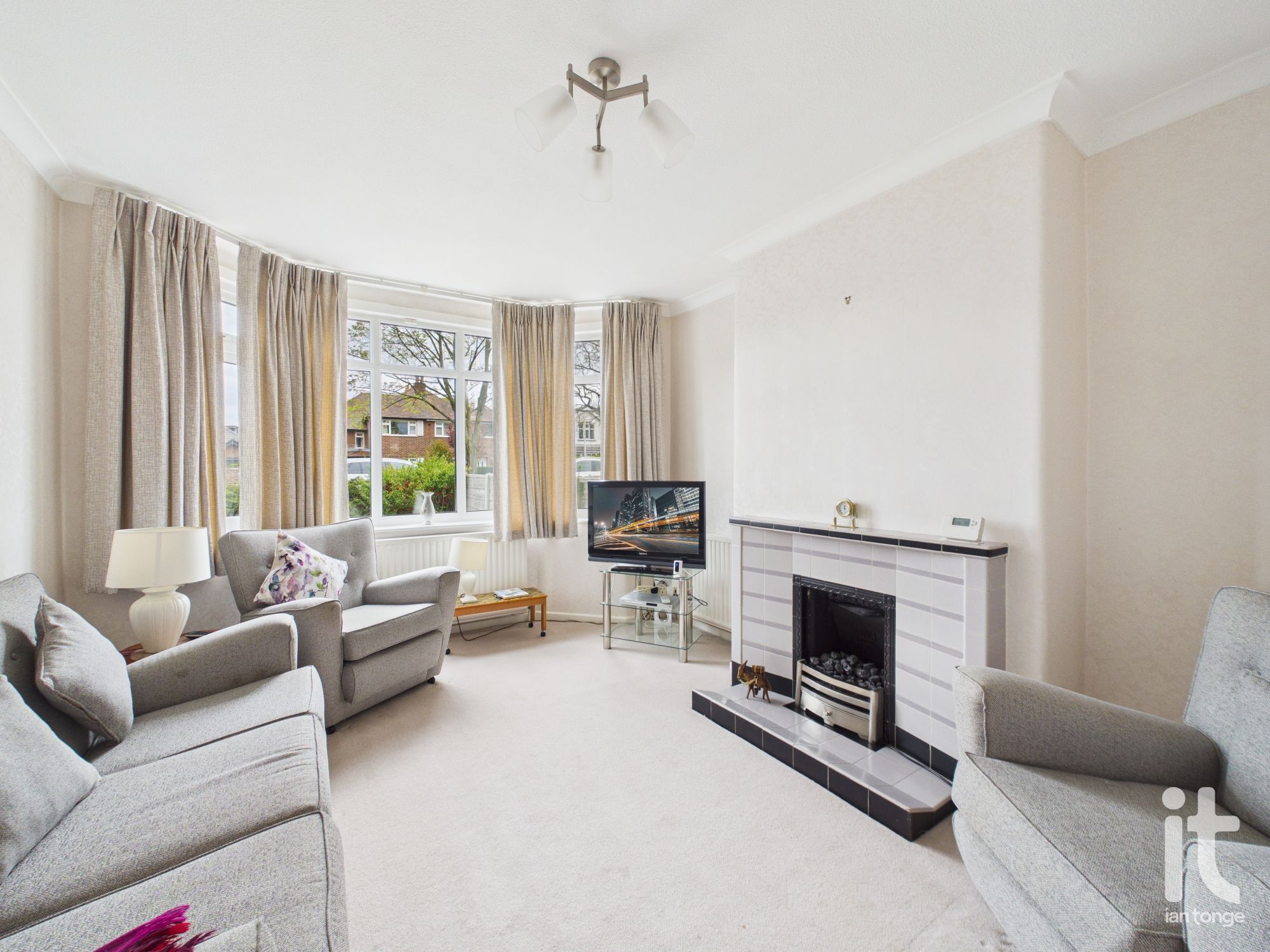 3 bedroom semi-detached house For Sale in Stockport - Photograph 2.