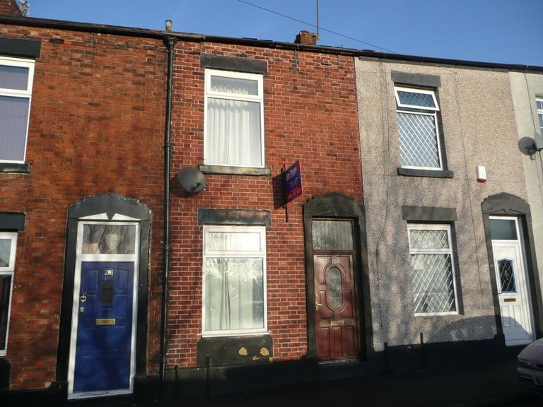 2 bedroom mid terraced house Let in Hyde - 0.