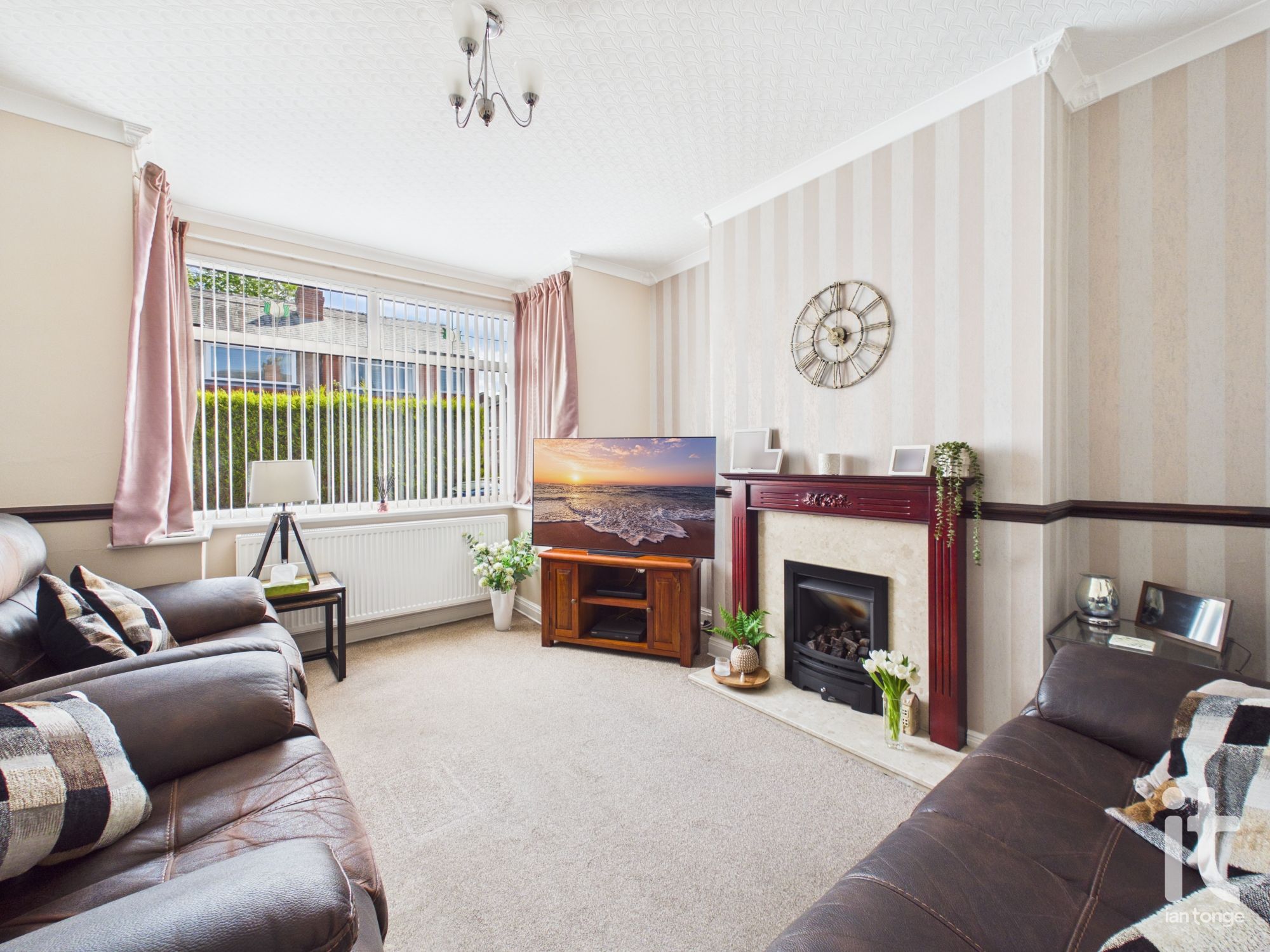 3 bedroom semi-detached house For Sale in Stockport - Photograph 5.