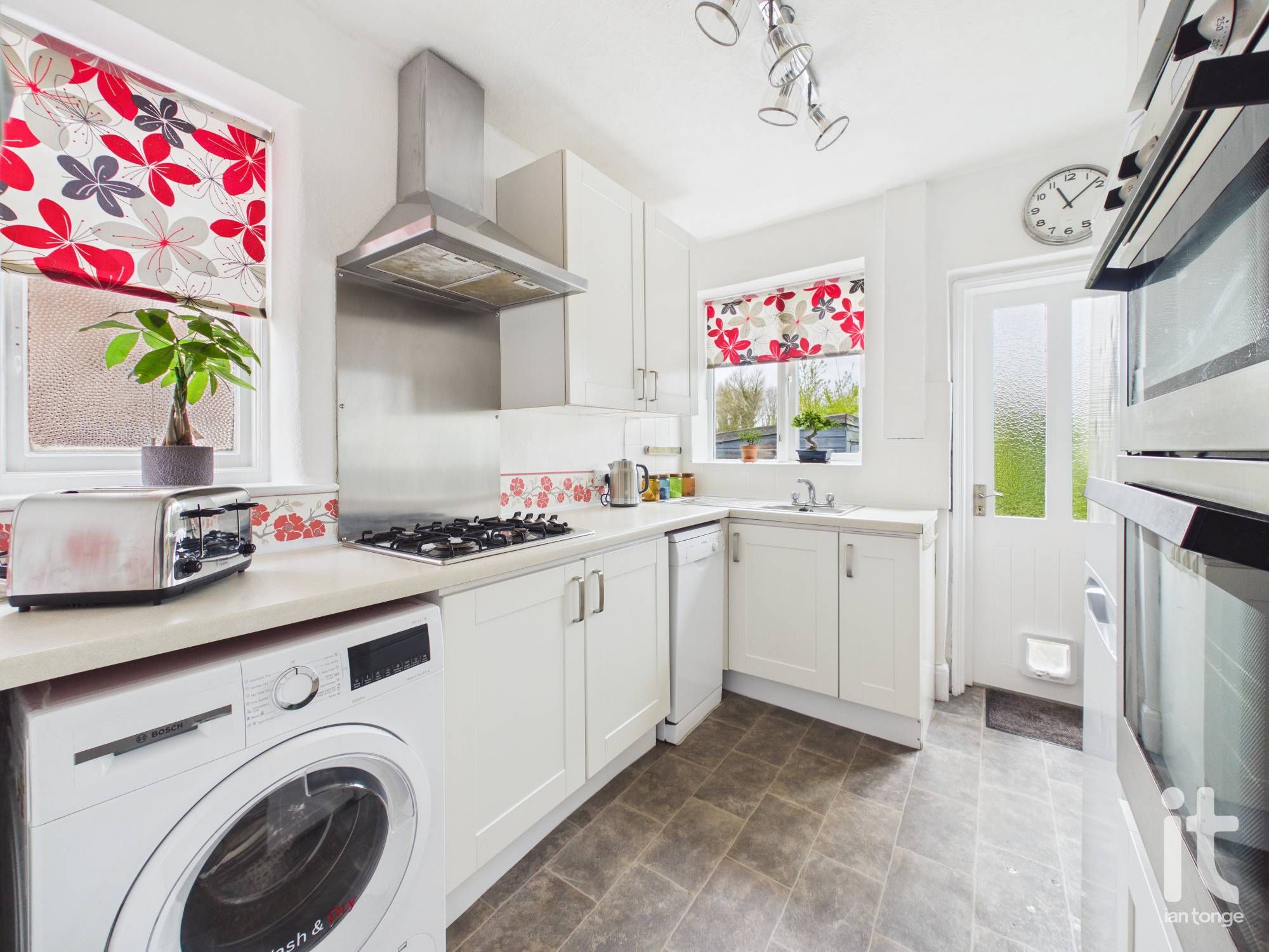 3 bedroom semi-detached house For Sale in Stockport - Photograph 3.
