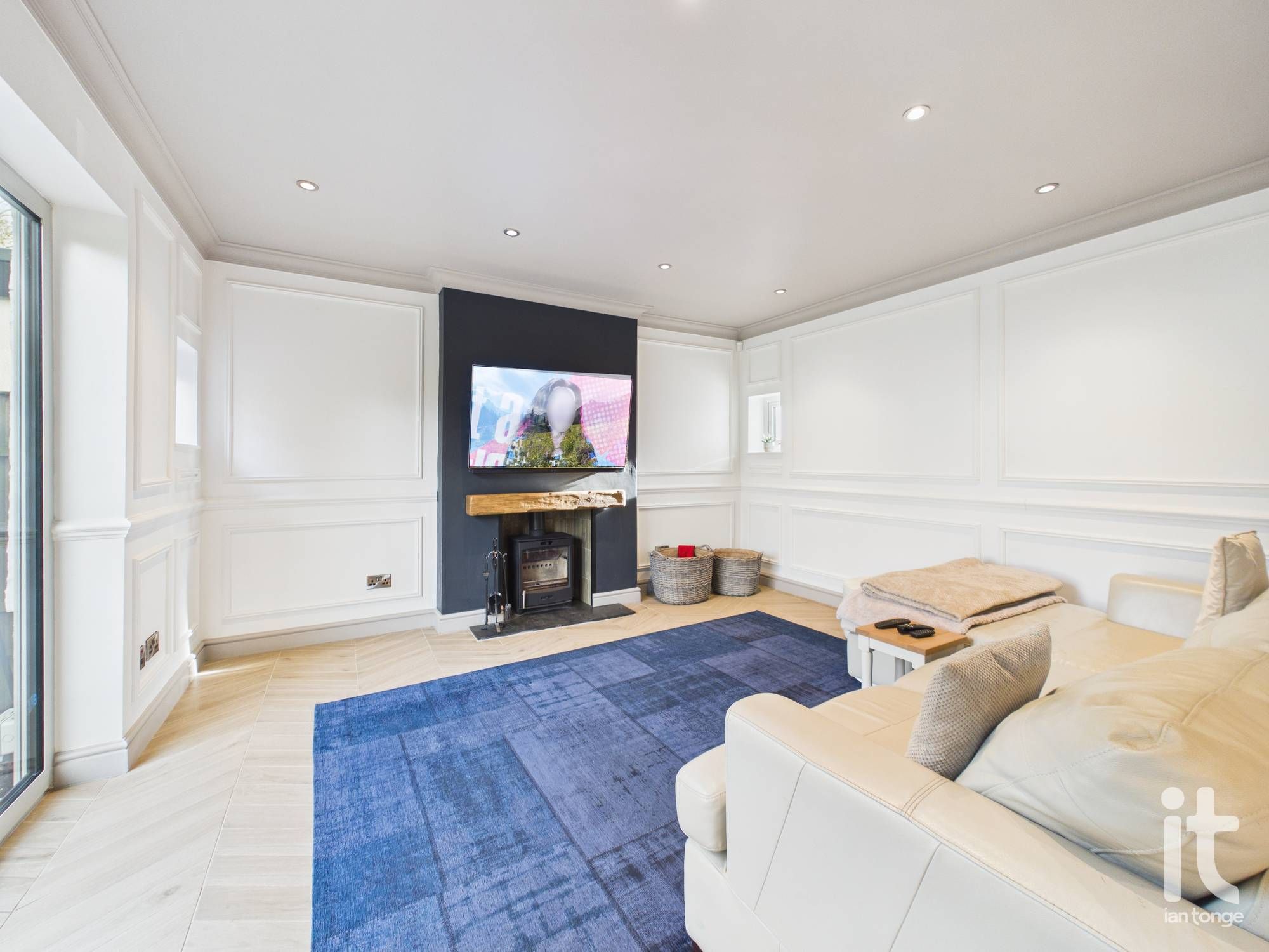 4 bedroom detached house For Sale in Stockport - Photograph 4.