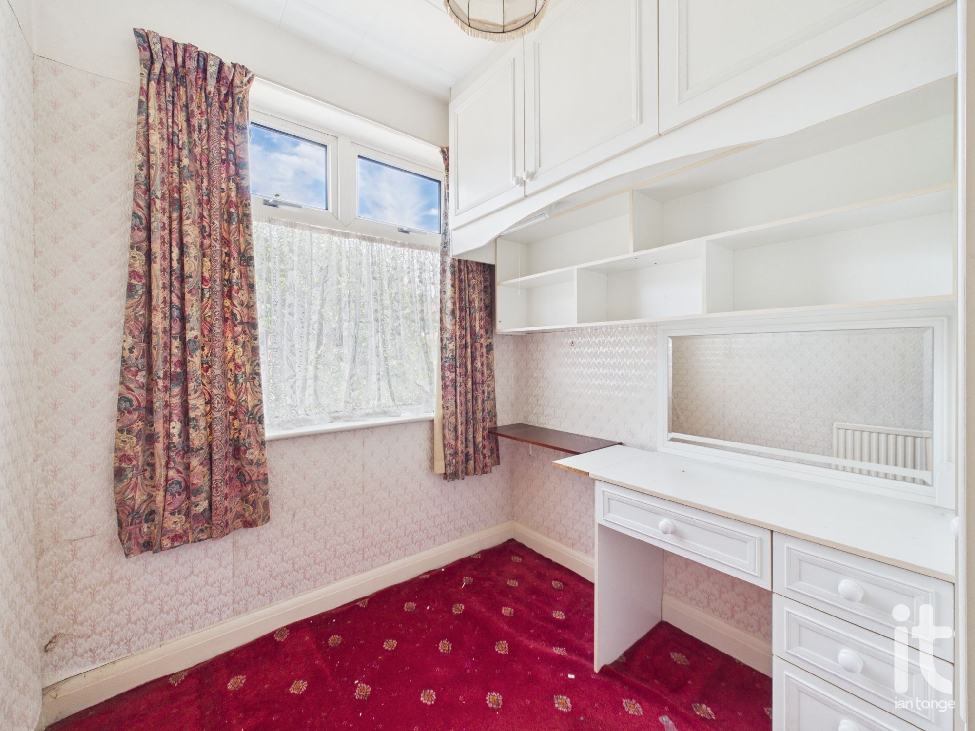3 bedroom detached house For Sale in Stockport - Photograph 9.