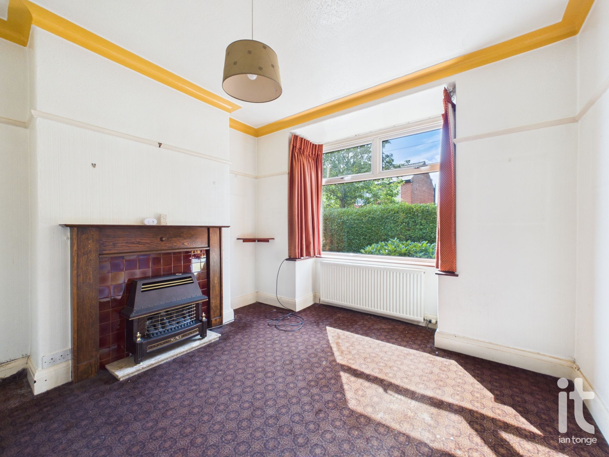 3 bedroom detached house For Sale in Stockport - Property photograph.
