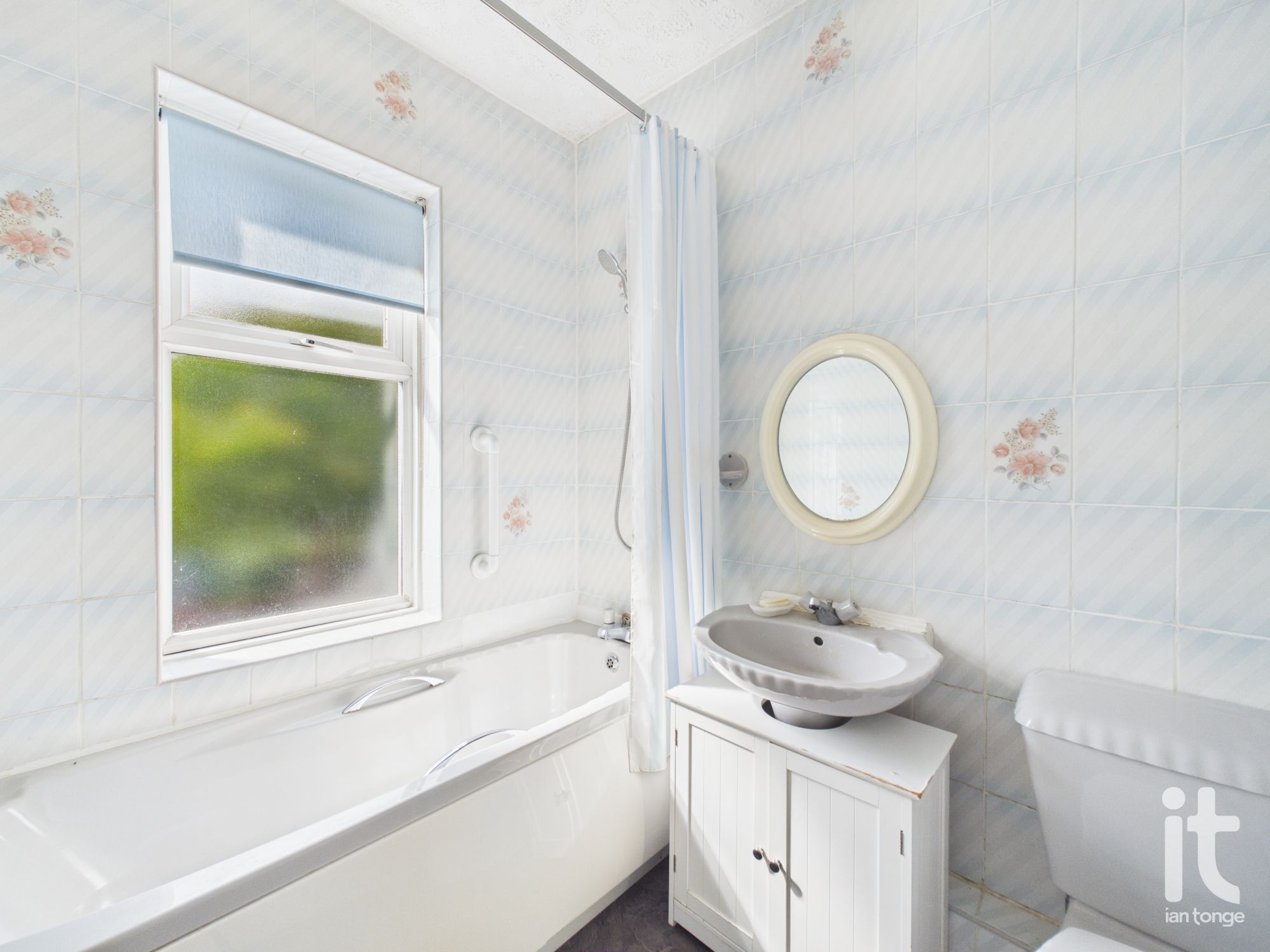 3 bedroom detached house For Sale in Stockport - Photograph 12.