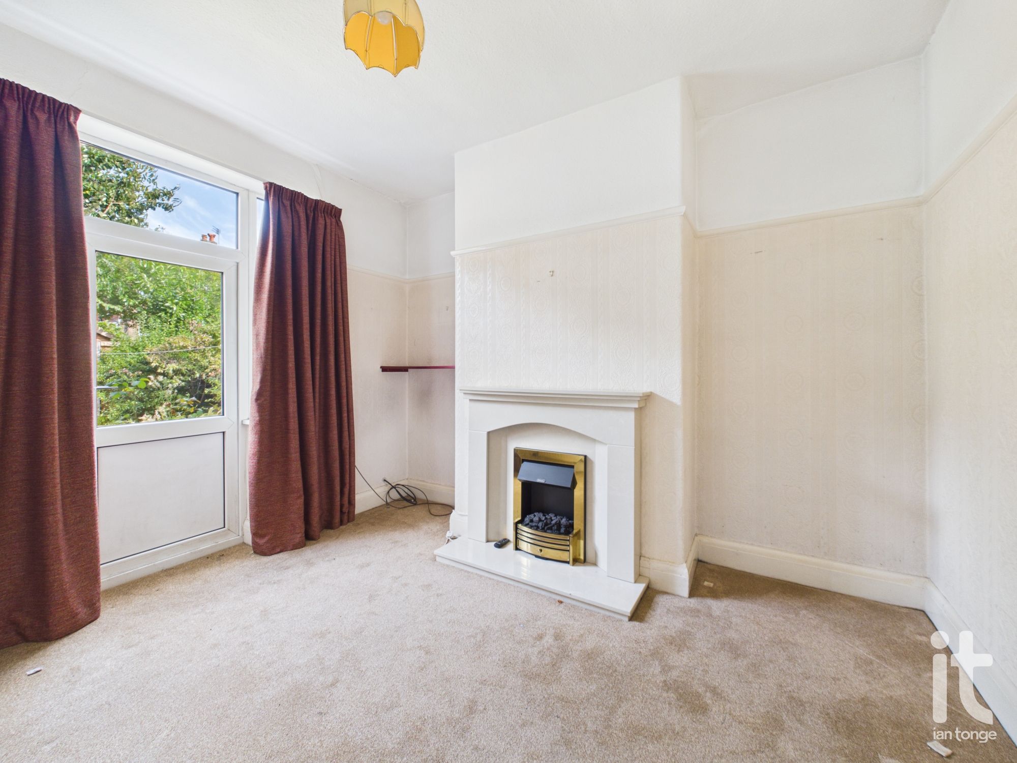 3 bedroom detached house For Sale in Stockport - Photograph 4.