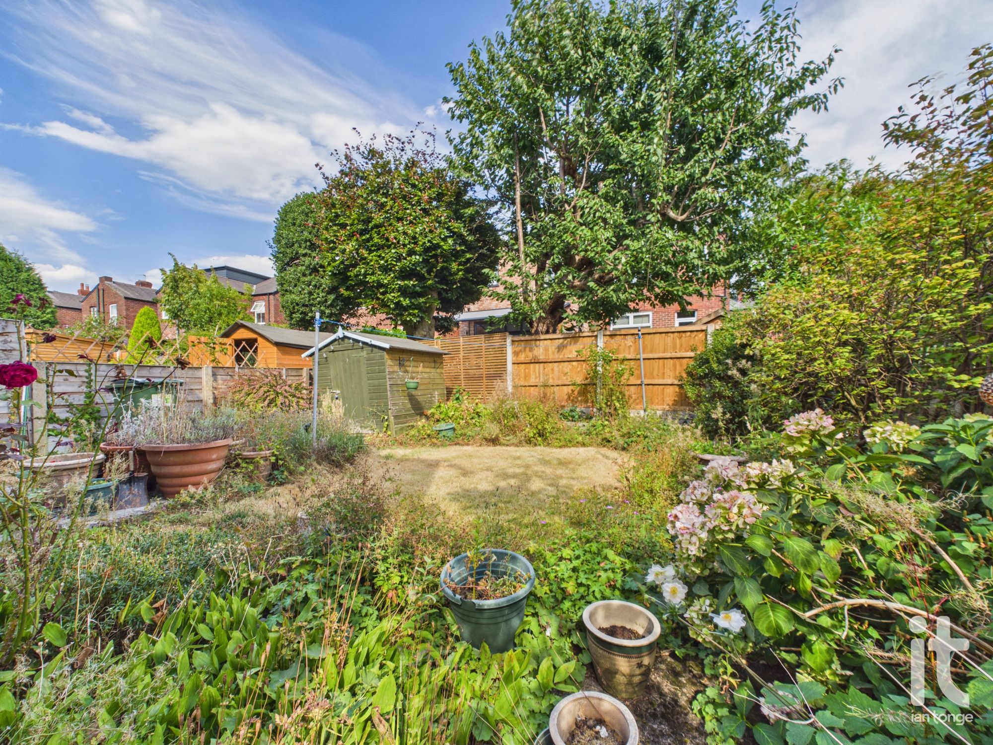 3 bedroom detached house For Sale in Stockport - Property photograph.