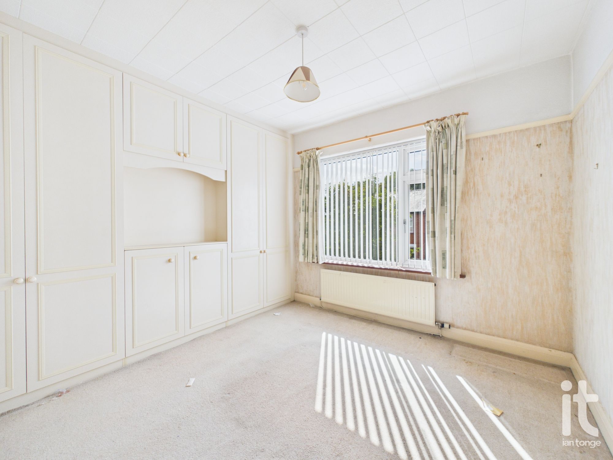 3 bedroom detached house For Sale in Stockport - Photograph 11.