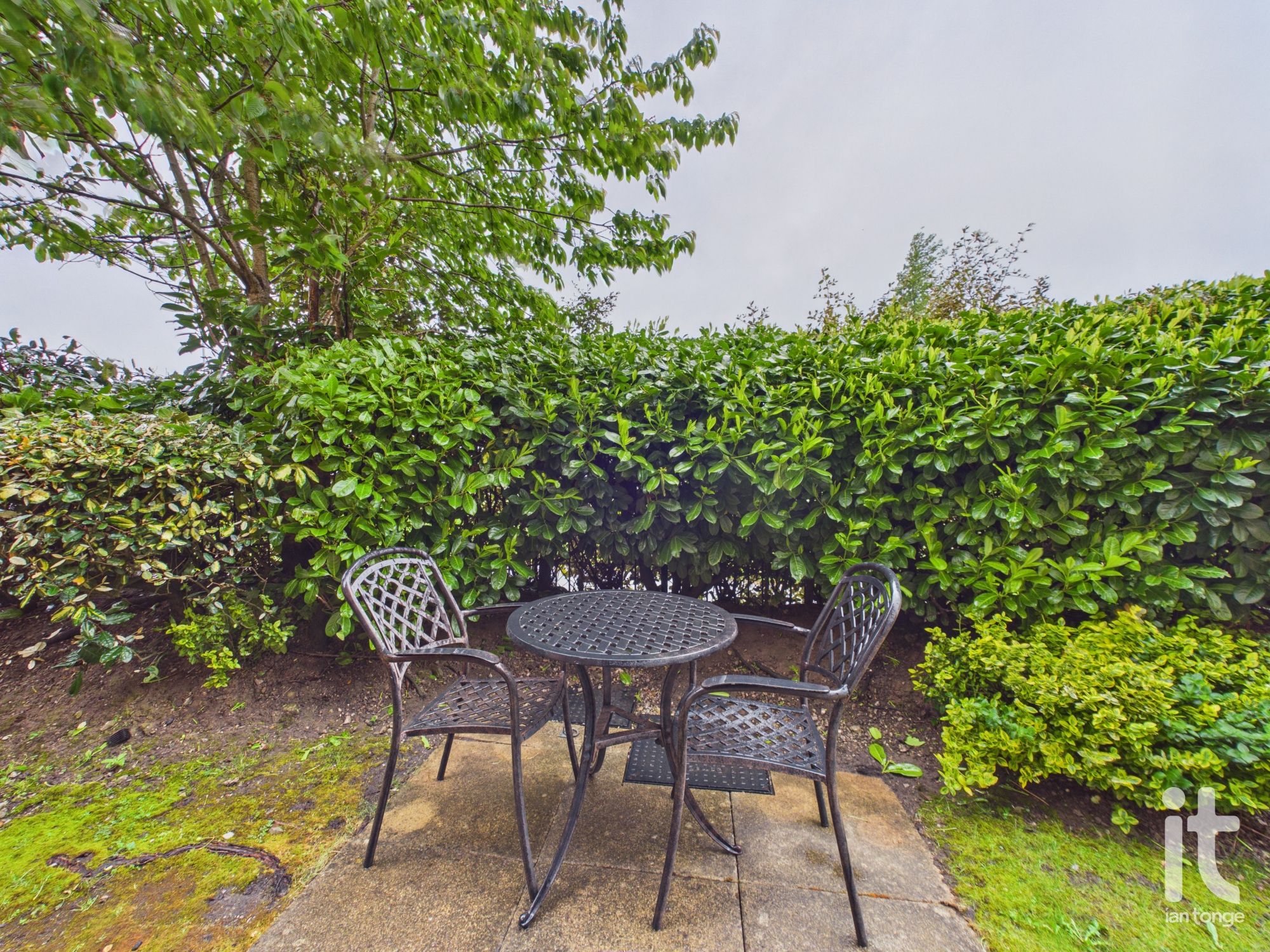 2 bedroom flat flat/apartment For Sale in Stockport - Photograph 3.