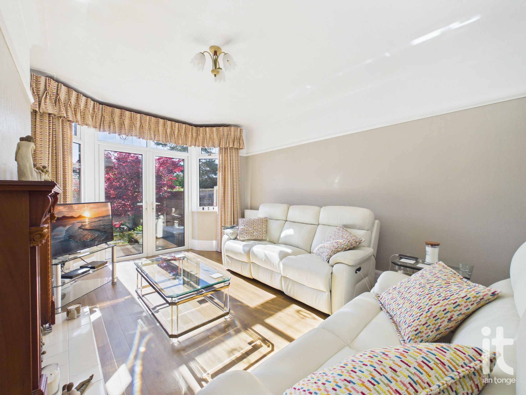 4 bedroom semi-detached house For Sale in Stockport - Photograph 9.