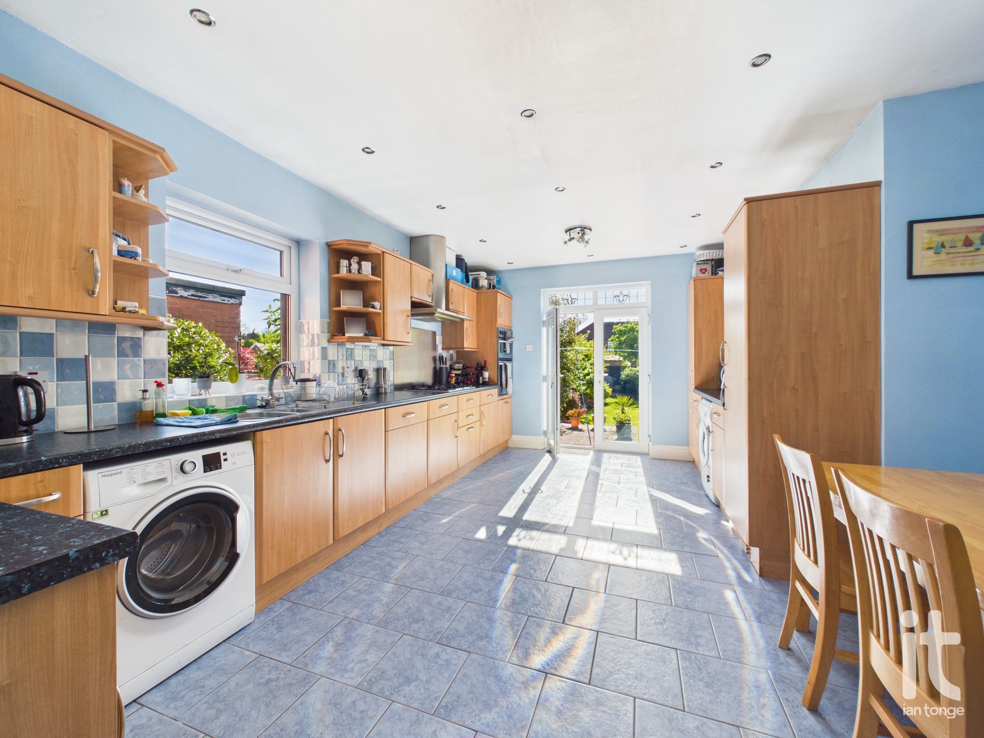 4 bedroom semi-detached house For Sale in Stockport - Photograph 4.