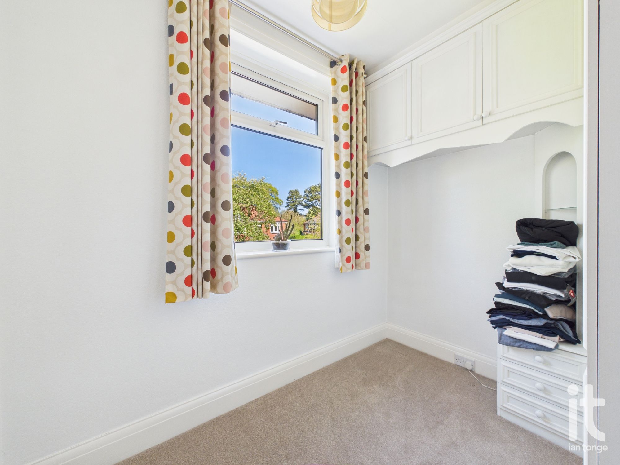 4 bedroom semi-detached house For Sale in Stockport - Photograph 19.