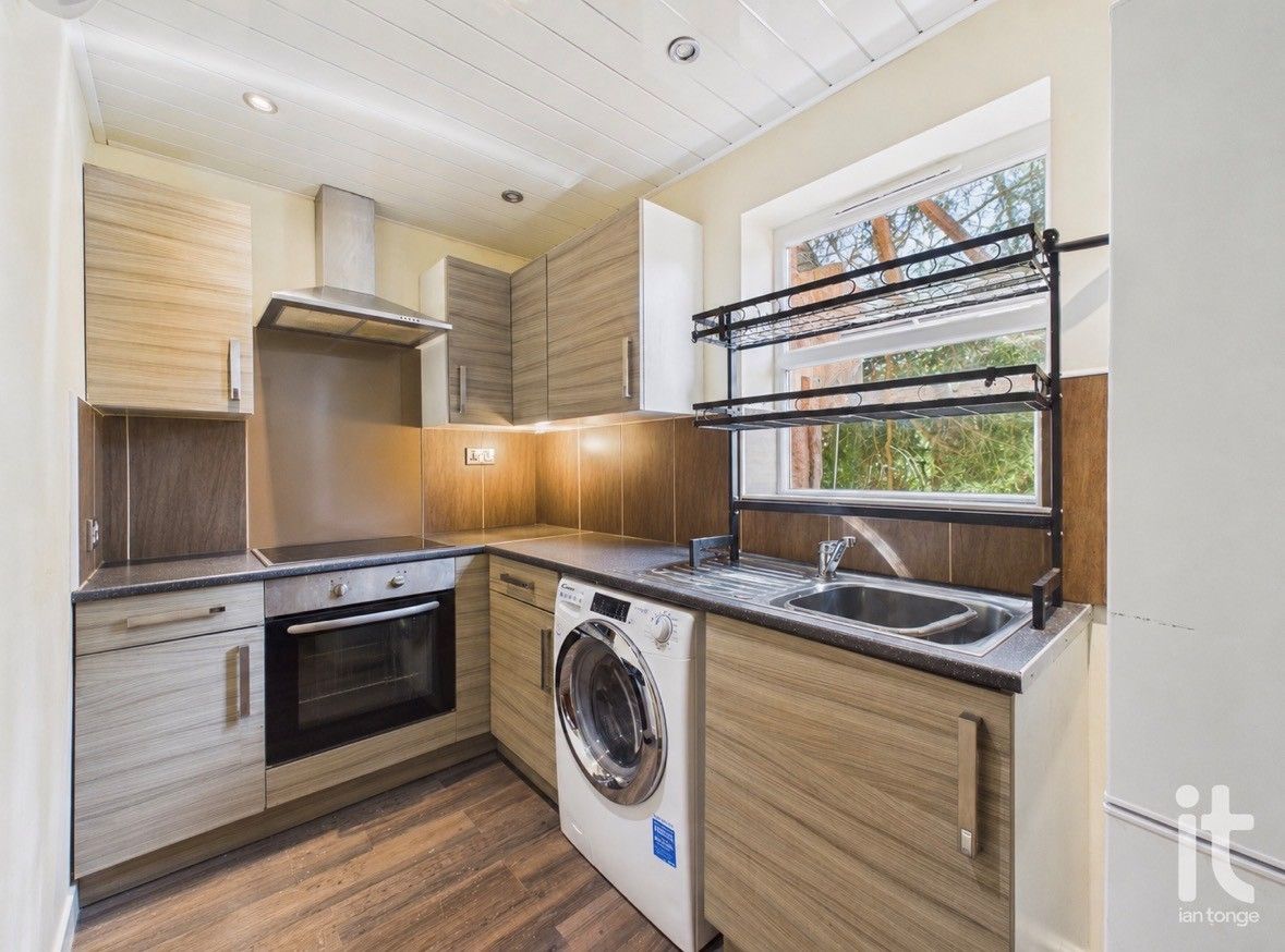 2 bedroom apartment flat/apartment For Sale in Manchester - Photograph 2.