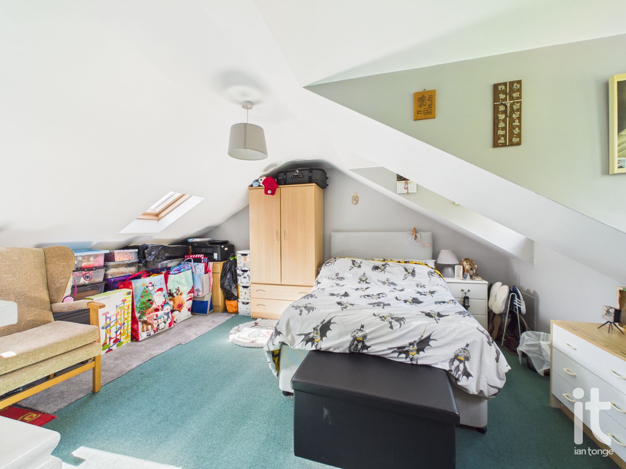 3 bedroom detached house For Sale in Stockport - Photograph 14.