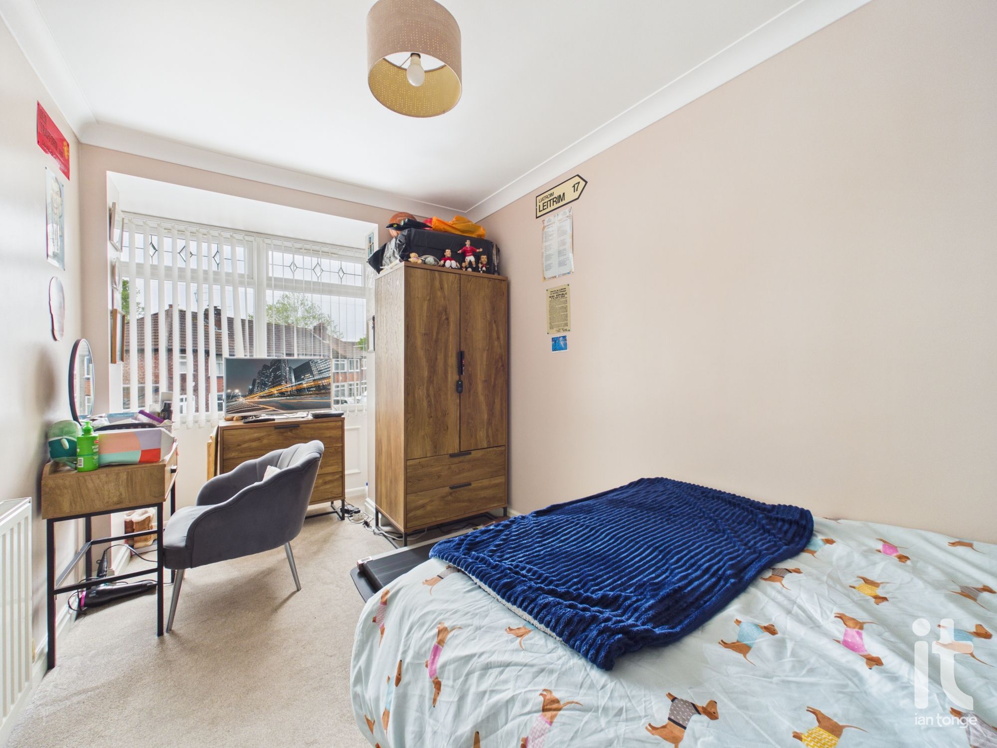 3 bedroom detached house For Sale in Stockport - Photograph 13.