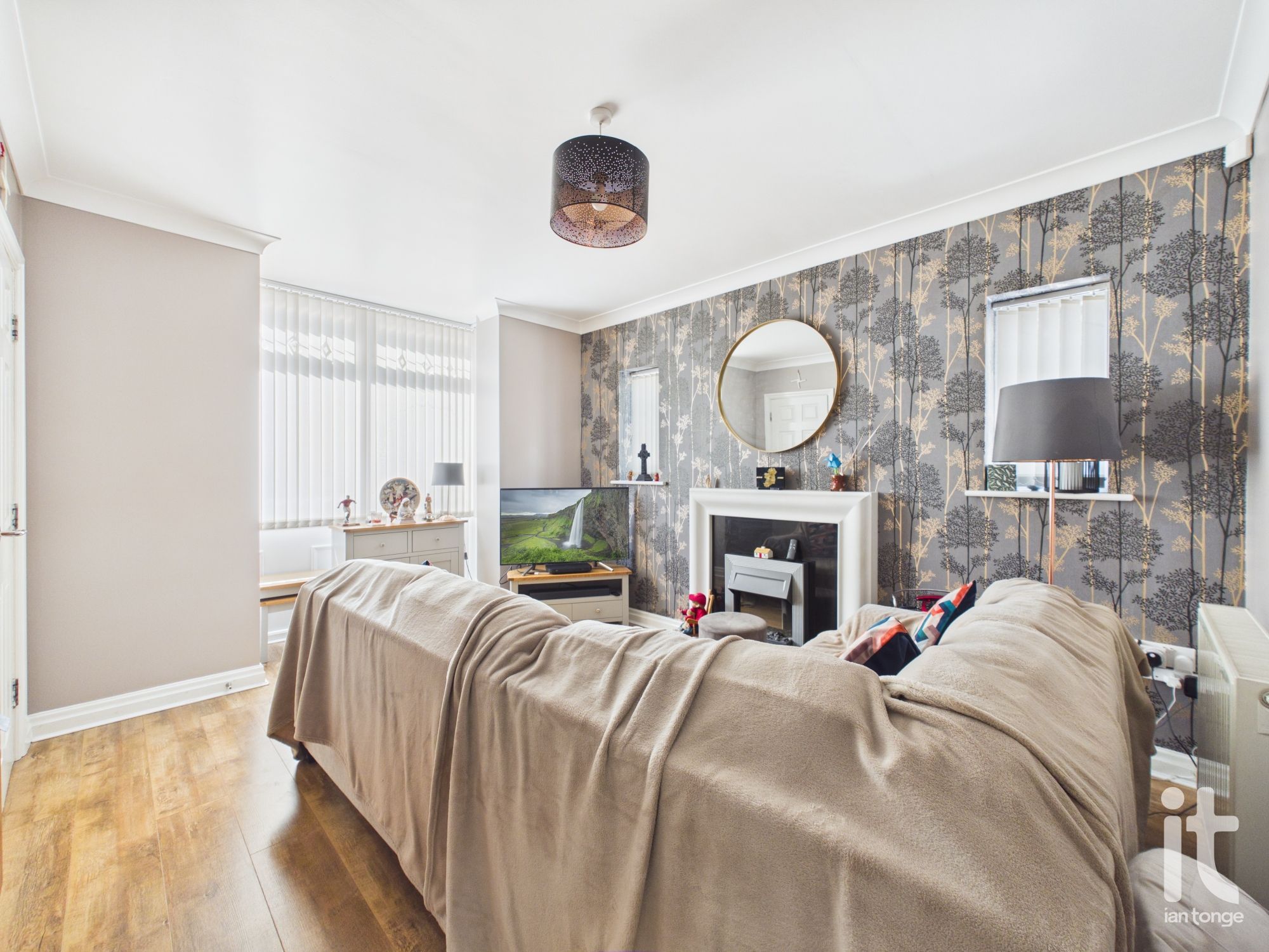 3 bedroom detached house For Sale in Stockport - Photograph 6.