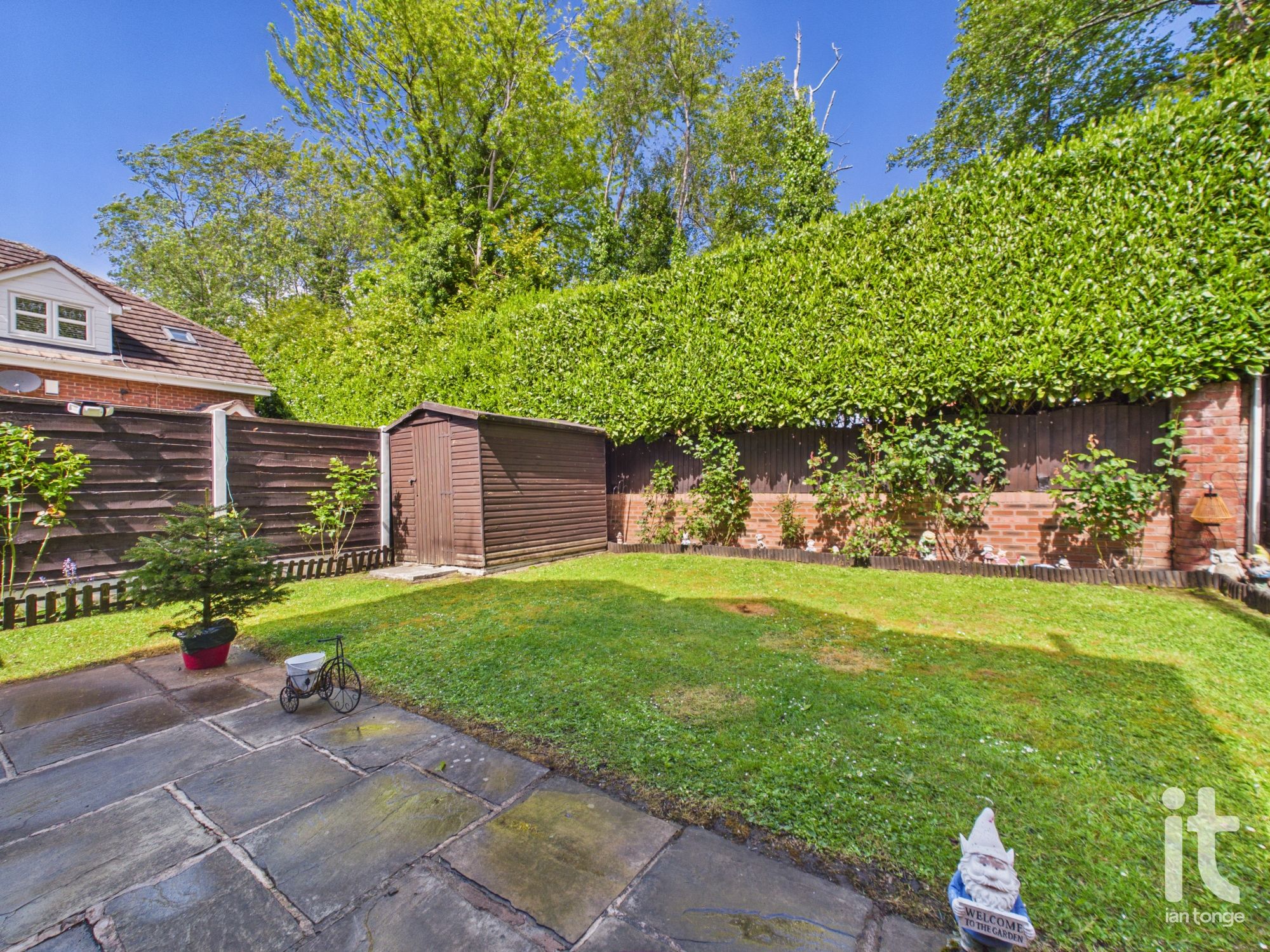 3 bedroom detached house For Sale in Stockport - Property photograph.