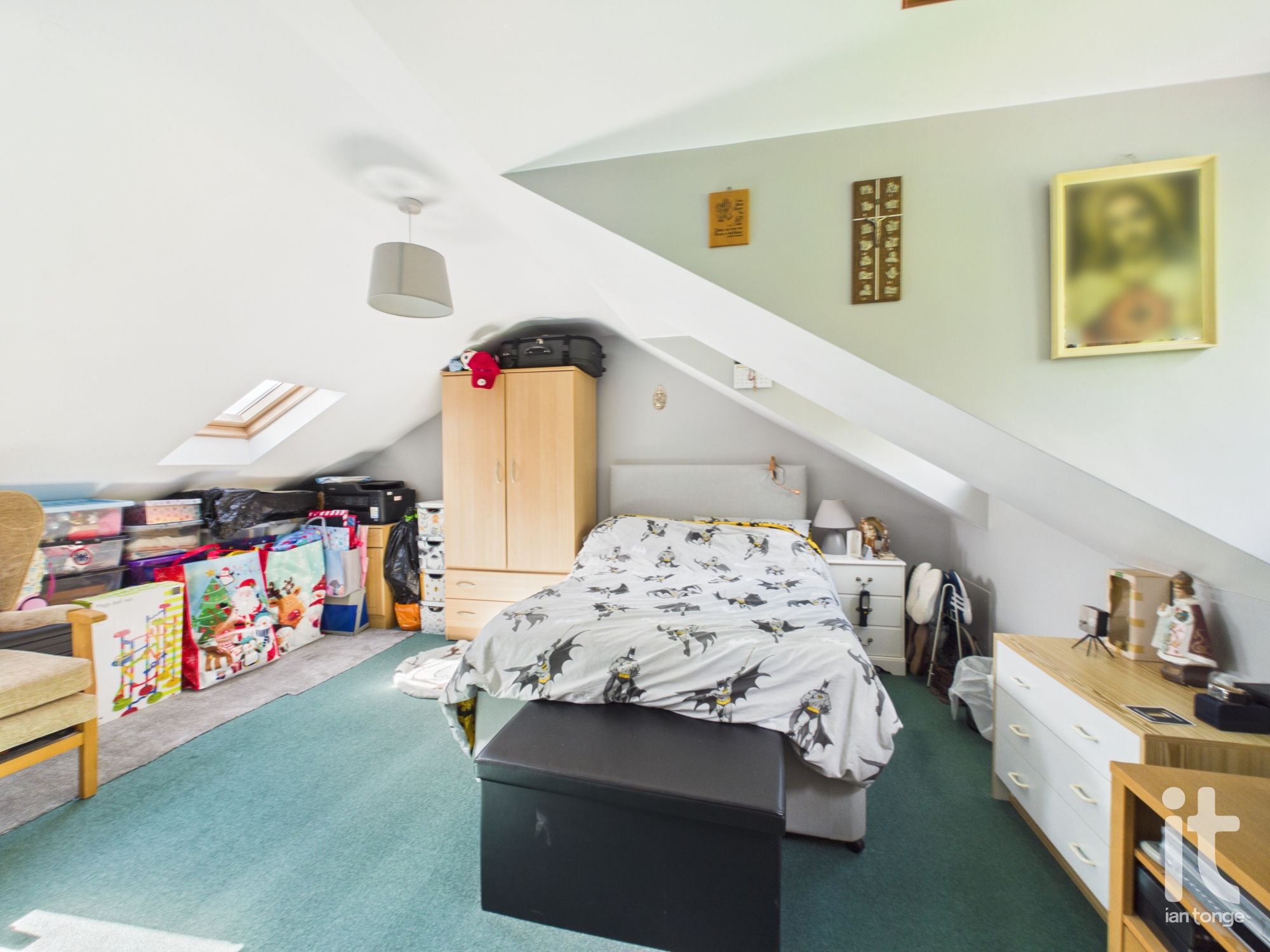 3 bedroom detached house For Sale in Stockport - Photograph 4.