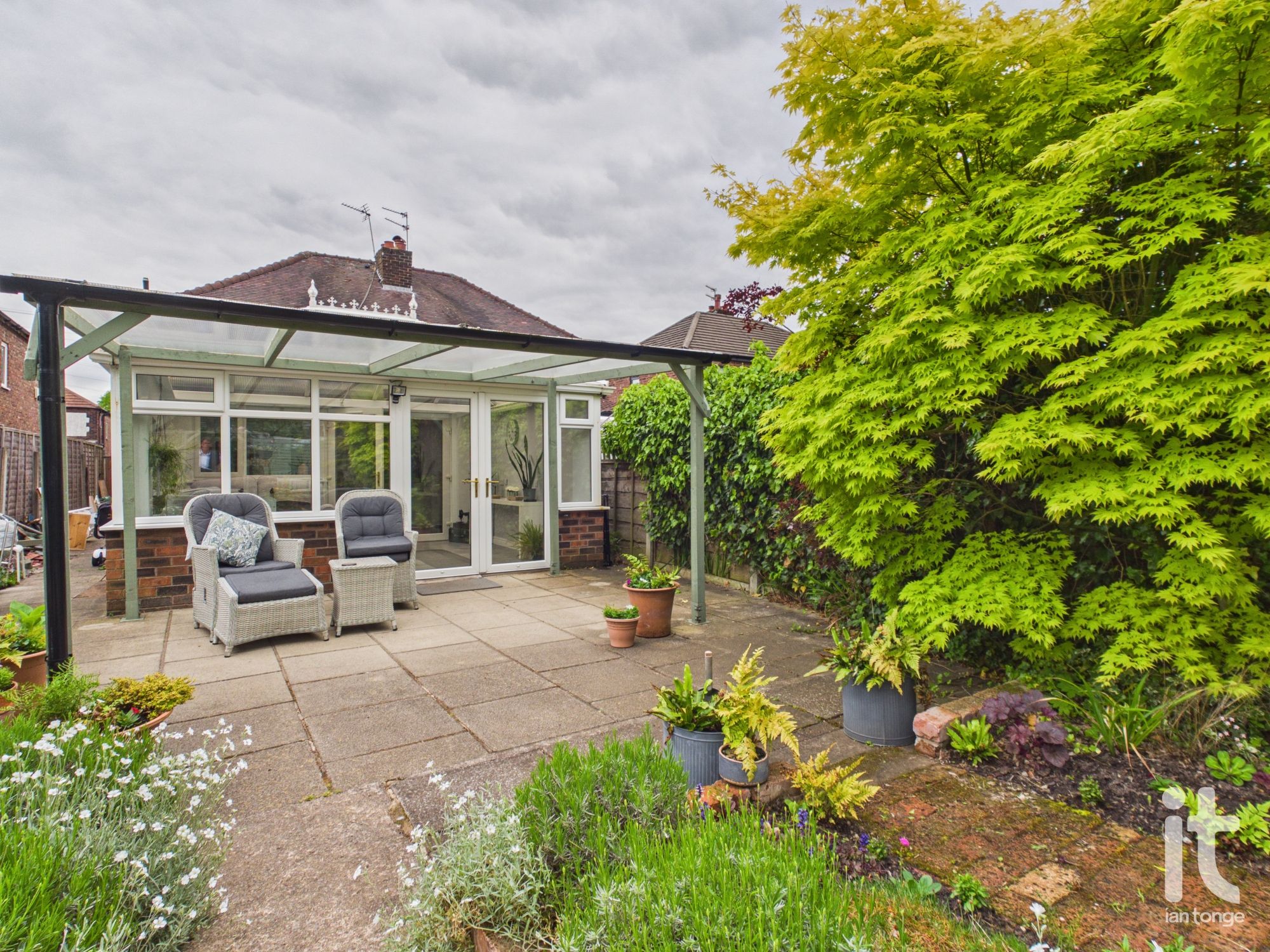 3 bedroom semi-detached house For Sale in Stockport - Property photograph.