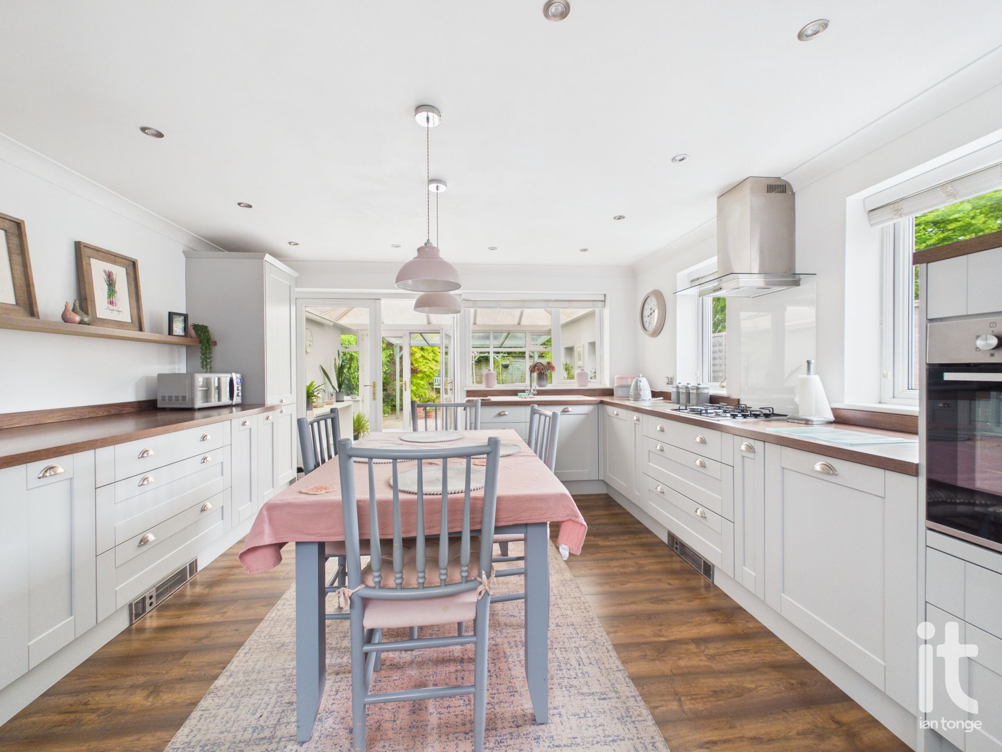 3 bedroom semi-detached house For Sale in Stockport - Property photograph.