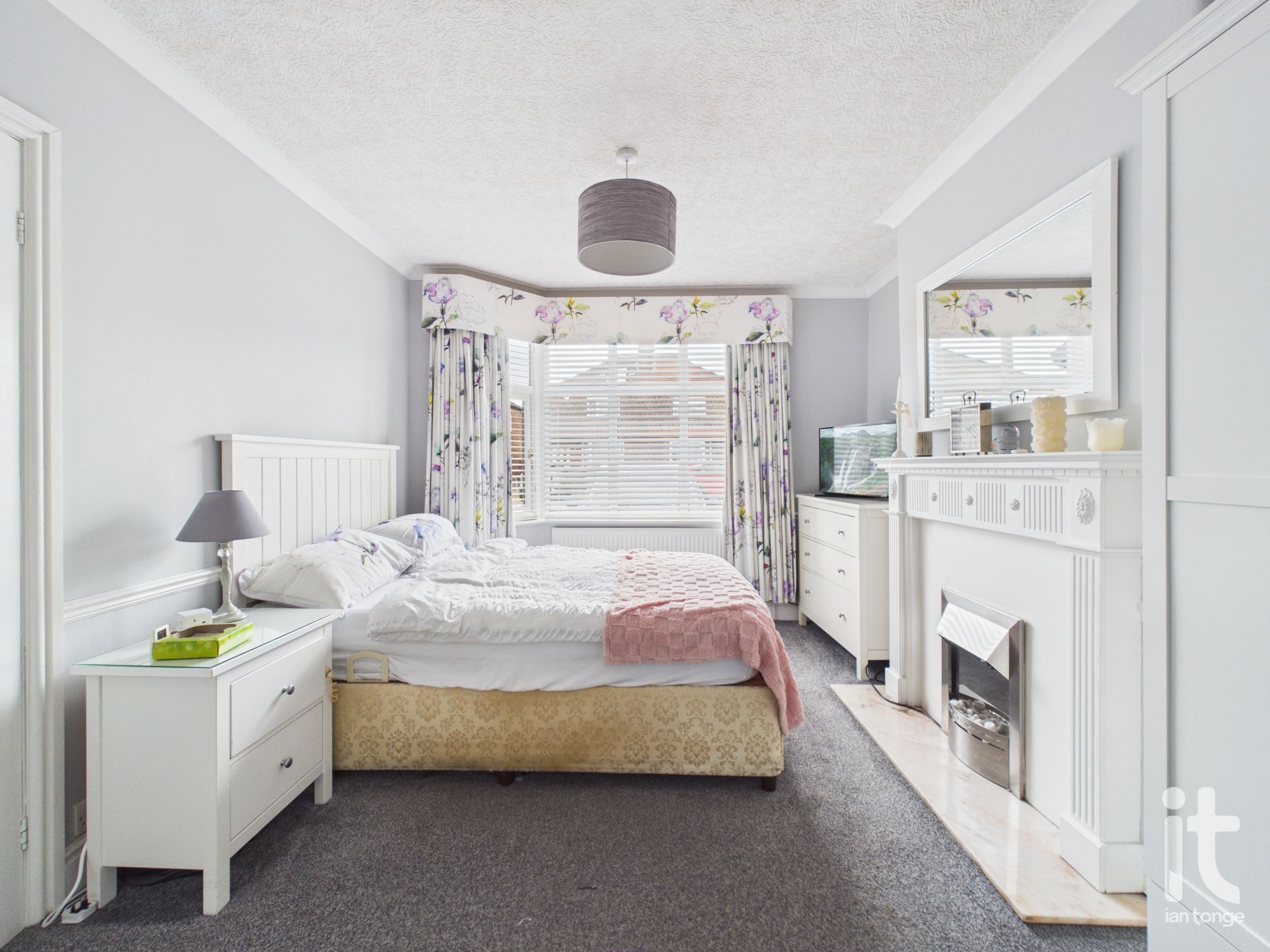 3 bedroom semi-detached house For Sale in Stockport - Photograph 7.