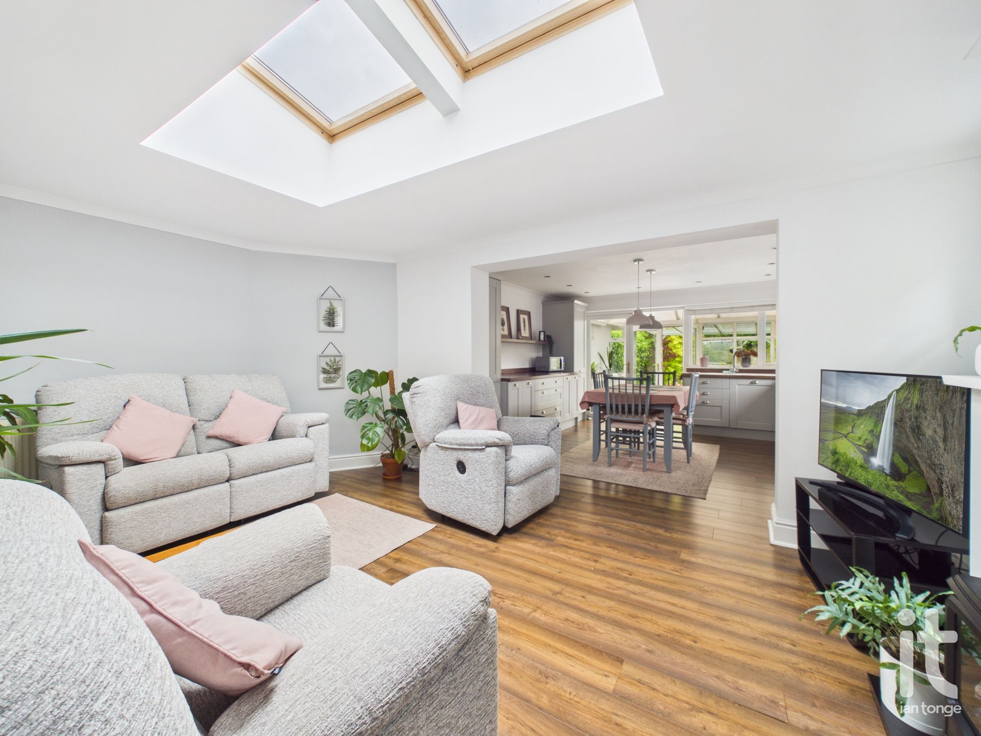 3 bedroom semi-detached house For Sale in Stockport - Photograph 10.
